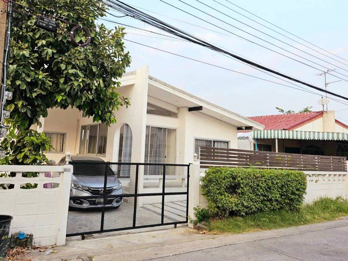 For RentHouseKasetsart, Ratchayothin : For rent, single-storey detached house, minimalist style, Soi Senanikom or Soi Lat Pla Khao 24. Suitable for living or doing business.