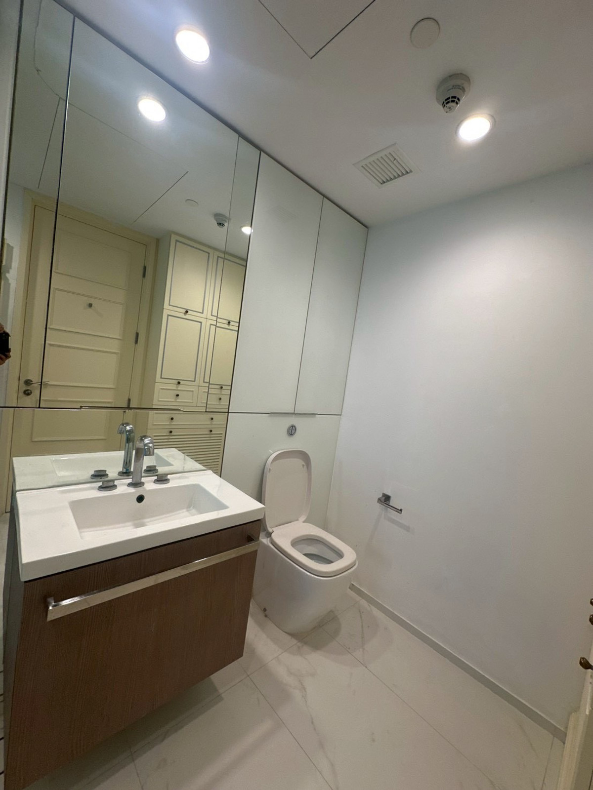 For RentCondoWitthayu, Chidlom, Langsuan, Ploenchit : 🏠✨ 185 Rajadamri | 1 Bedroom for Rent (HBH-ST-116)