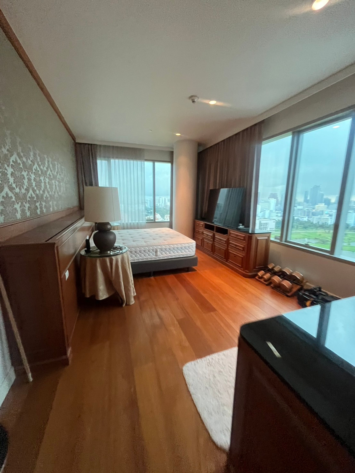 For RentCondoWitthayu, Chidlom, Langsuan, Ploenchit : 🏠✨ 185 Rajadamri | 3 Bedroom for Rent (HBH-ST-117)