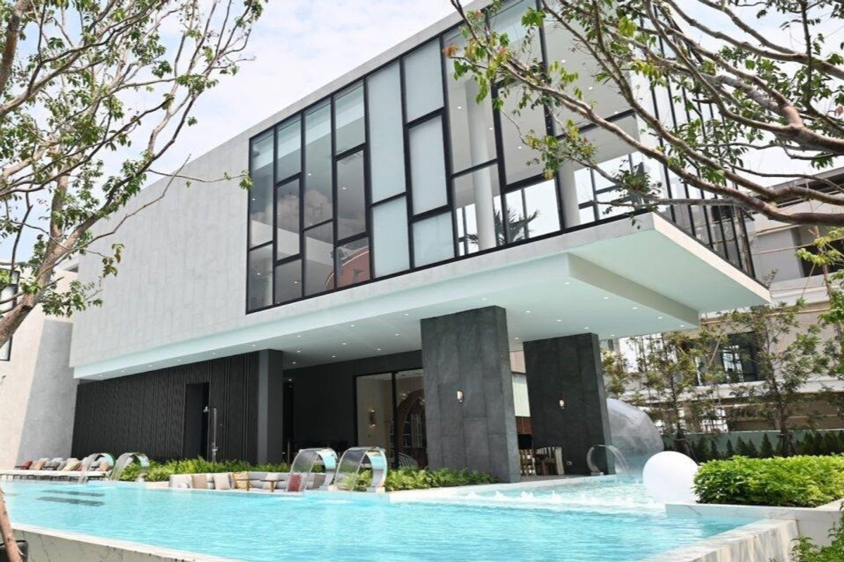 For RentHouseYothinpattana,CDC : The Honor Yothinpattana – 3-story luxury detached house, near Thonglor, only 15 minutes.