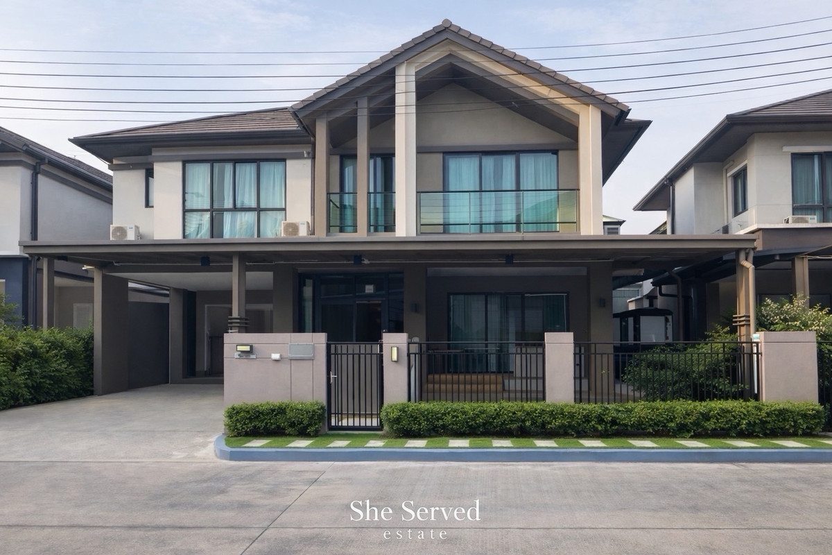 ให้เช่าบ้านพัฒนาการ ศรีนครินทร์ : ◈ Bangkok Boulevard Rama 9 ◈ 	•	Land area: 56 sq.w.	•	Usable area: 240 sq.m.	•	3 bedrooms with en-suite bathrooms	•	4 bathrooms 	•	1 working room	•	1 kitchen	•	Parking for 2 cars