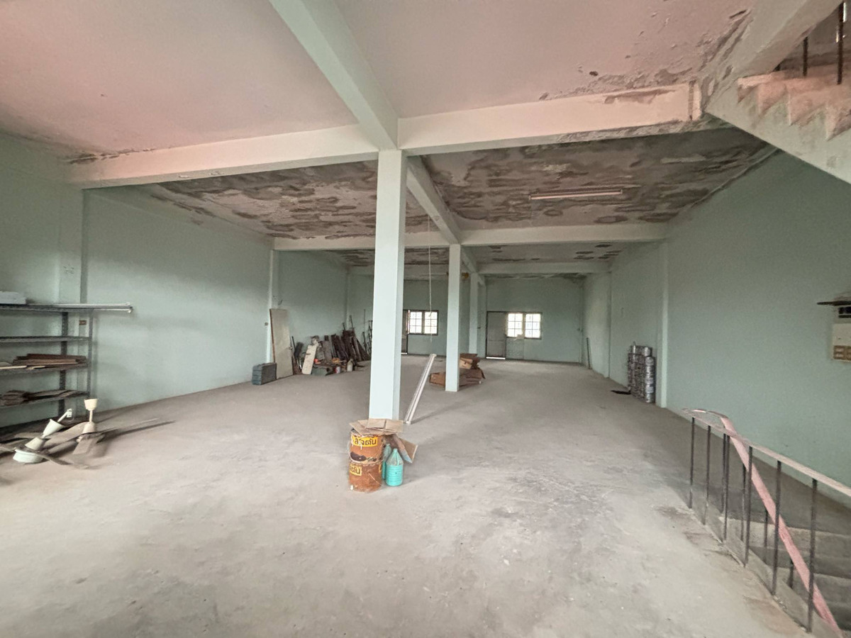 ขายอาคารพาณิชย์ระยอง : ขายอาคารพานิชย์ 3 ชั้นครึ่ง 3 ห้องน้ำ 1 ดาดฟ้า #มาบตาพุด เนื้อที่ 39.8 ตารางวา ที่ตั้ง :ต.มาบตาพุด อ.เมืองระยอง จ.ระยอง หน้ากว้าง 8 เมตร ยาว 16 เมตร  