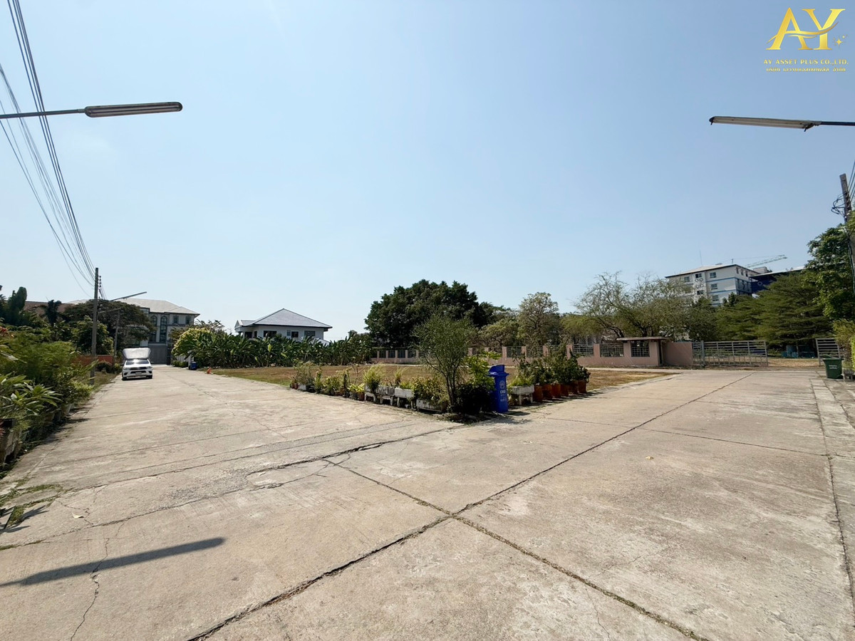 For SaleLandChaengwatana, Muangthong : Urgent sale‼️ Land in prime location, 4 plots✨ 1-1-25.7 rai, Chaengwattana - Pak Kret Soi 28, behind Central Chaengwattana, only 63,084,000 baht 🔥🔥🔥 (120,000 / sq m.)