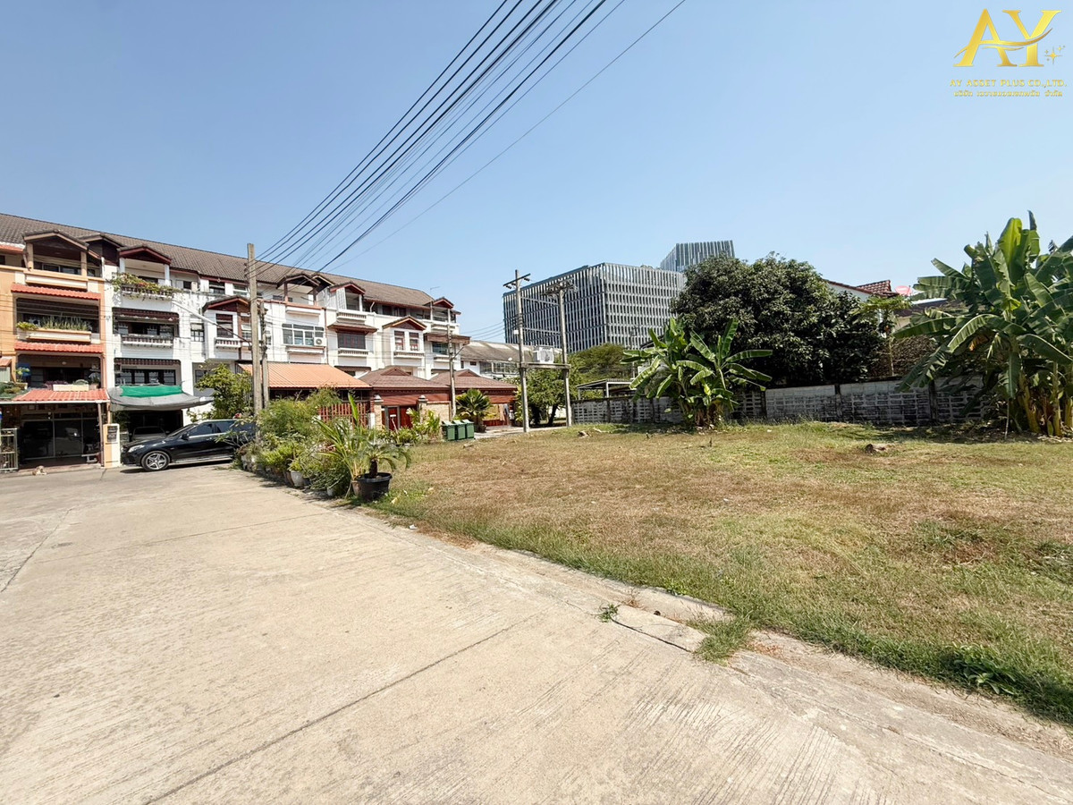 For SaleLandChaengwatana, Muangthong : Urgent sale‼️ Land in prime location, 4 plots✨ 1-1-25.7 rai, Chaengwattana - Pak Kret Soi 28, behind Central Chaengwattana, only 63,084,000 baht 🔥🔥🔥 (120,000 / sq m.)