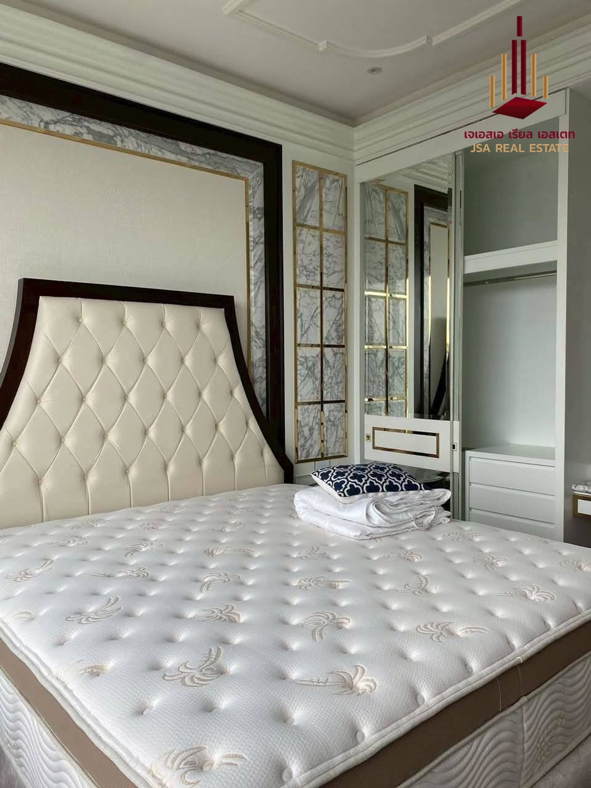 ให้เช่าคอนโดพระราม 9 เพชรบุรีตัดใหม่ RCA : ✨ For Rent: Q Asoke Condo ✨ 💰 Only 260,000 THB/month