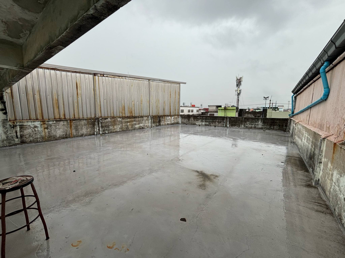 ขายอาคารพาณิชย์ระยอง : ขายอาคารพานิชย์ 3 ชั้นครึ่ง 3 ห้องน้ำ 1 ดาดฟ้า #มาบตาพุด เนื้อที่ 39.8 ตารางวา ที่ตั้ง :ต.มาบตาพุด อ.เมืองระยอง จ.ระยอง หน้ากว้าง 8 เมตร ยาว 16 เมตร  