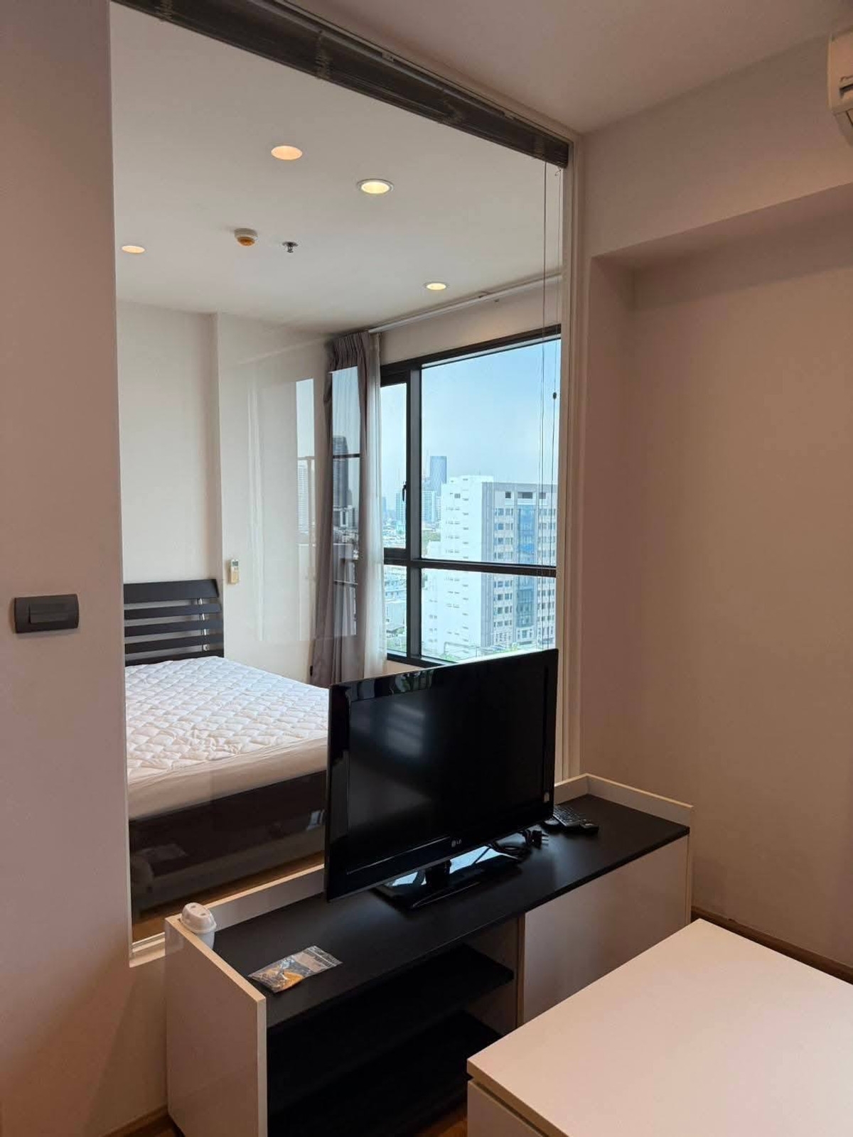 For RentCondoWongwianyai, Charoennakor : Fuse Sathorn Taksin next to BTS Wongwian Yai, available and ready for rent.