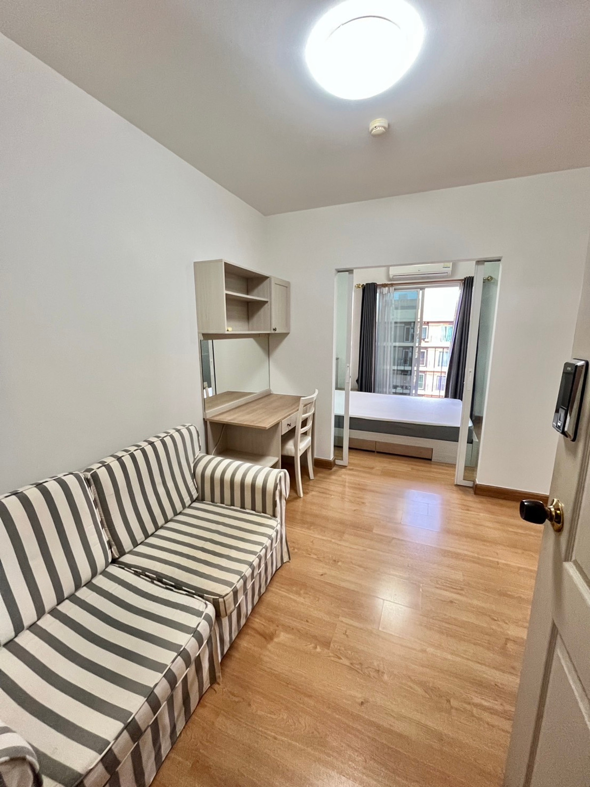 ให้เช่าคอนโดราษฎร์บูรณะ สุขสวัสดิ์ : 🔴ว่าง🔴 ห้องสวย สภาพดี 🌷🌷เฟอร์+เครื่องใช้ไฟฟ้าครบครัน (มีเครื่องซักผ้า) ✅️✅️ พร้อมเข้าอยู่ได้เลย ☎️สนใจติดต่อ 085-235-1309 ยุ้ย💐