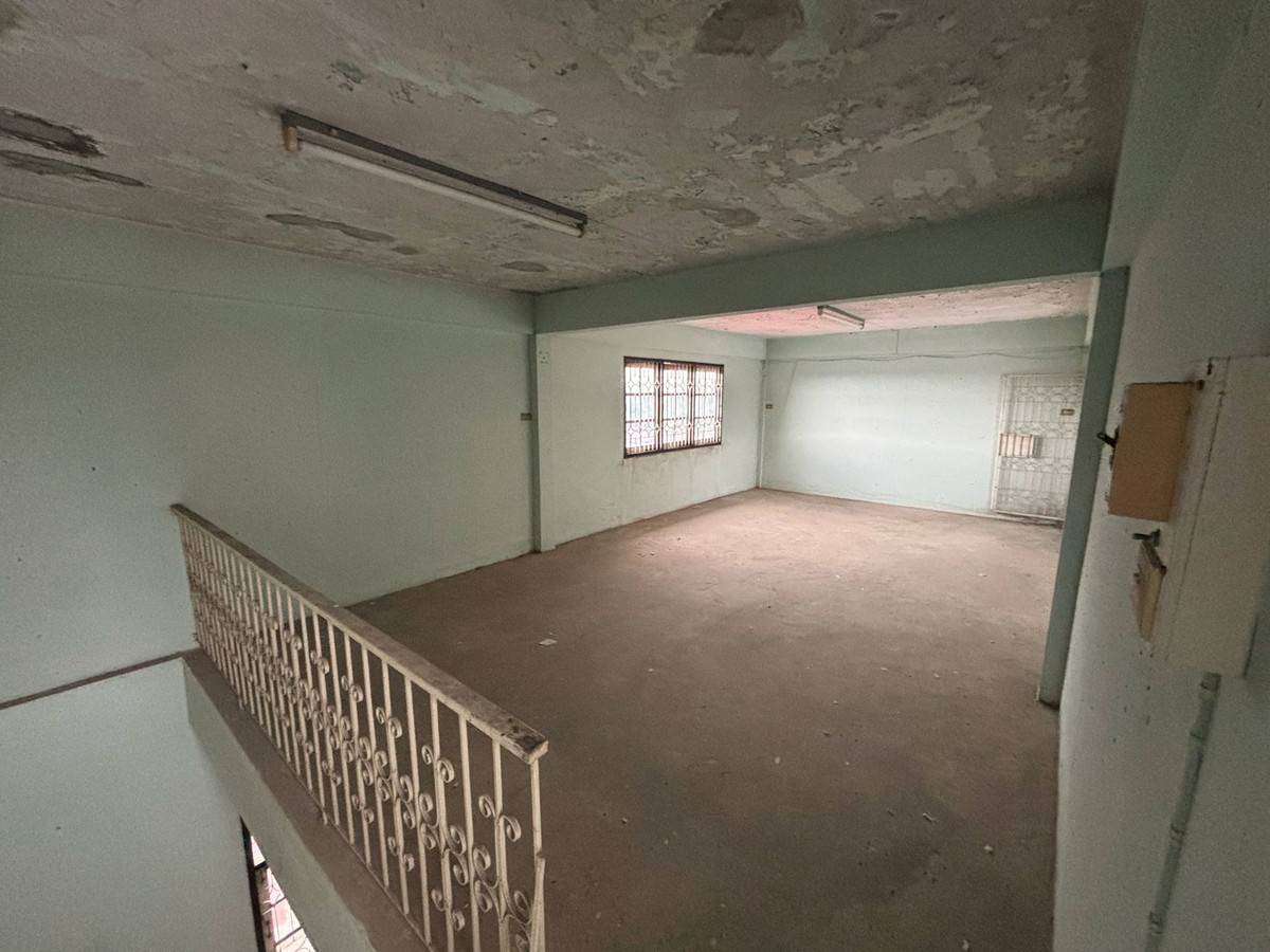 ขายอาคารพาณิชย์ระยอง : ขายอาคารพานิชย์ 3 ชั้นครึ่ง 3 ห้องน้ำ 1 ดาดฟ้า #มาบตาพุด เนื้อที่ 39.8 ตารางวา ที่ตั้ง :ต.มาบตาพุด อ.เมืองระยอง จ.ระยอง หน้ากว้าง 8 เมตร ยาว 16 เมตร  