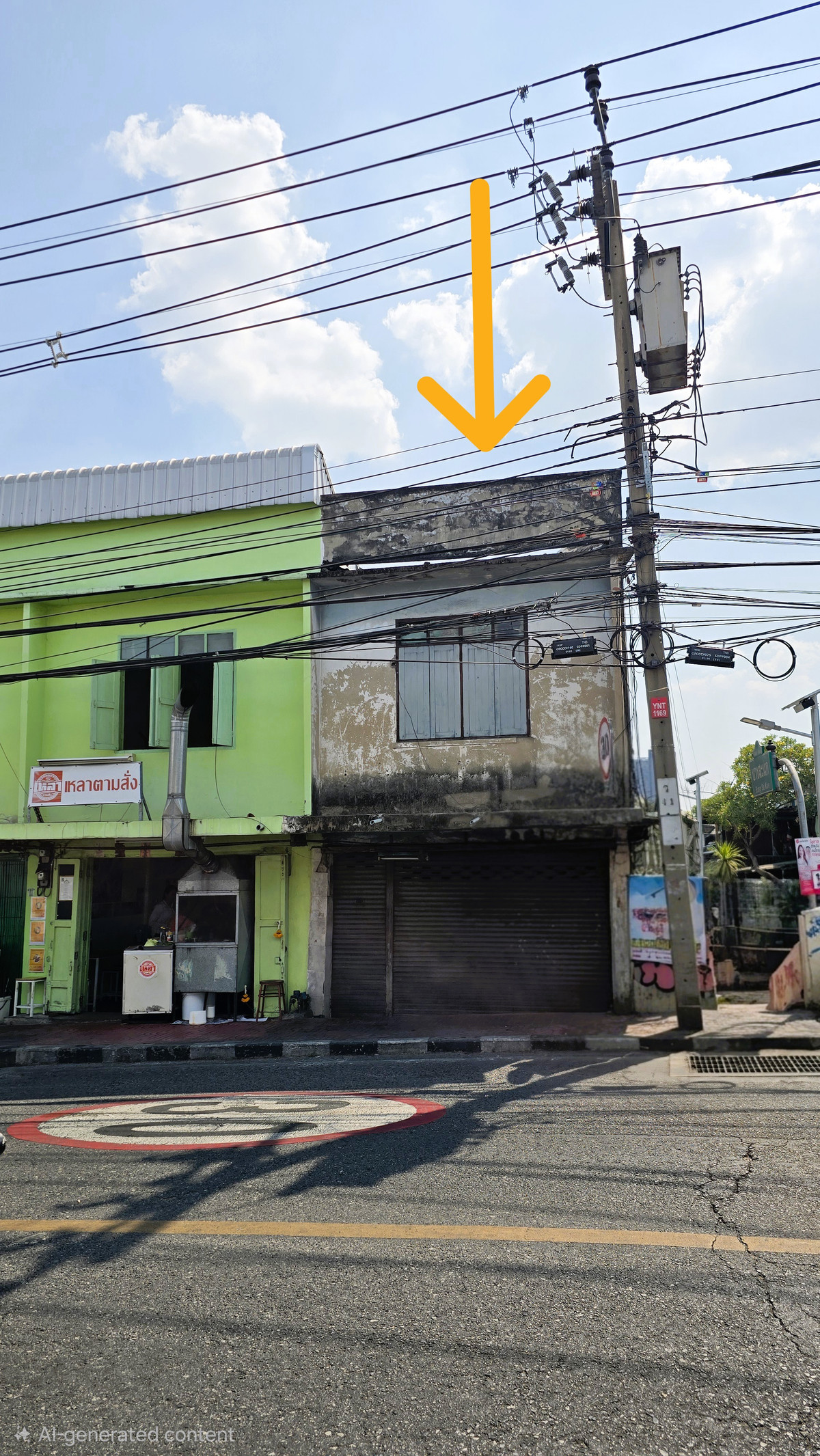 For SaleShop HouseWongwianyai, Charoennakor : Excellent location! Great price! Extremely rare! For sale: 2-storey shophouse, 12 sq.wah, directly on Thoet Thai Road, only 350 meters from Talat Phlu, ideal for a café or restaurant. Close to BTS Talat Phlu and MRT Tha Phra — hurry, don’t miss out!!