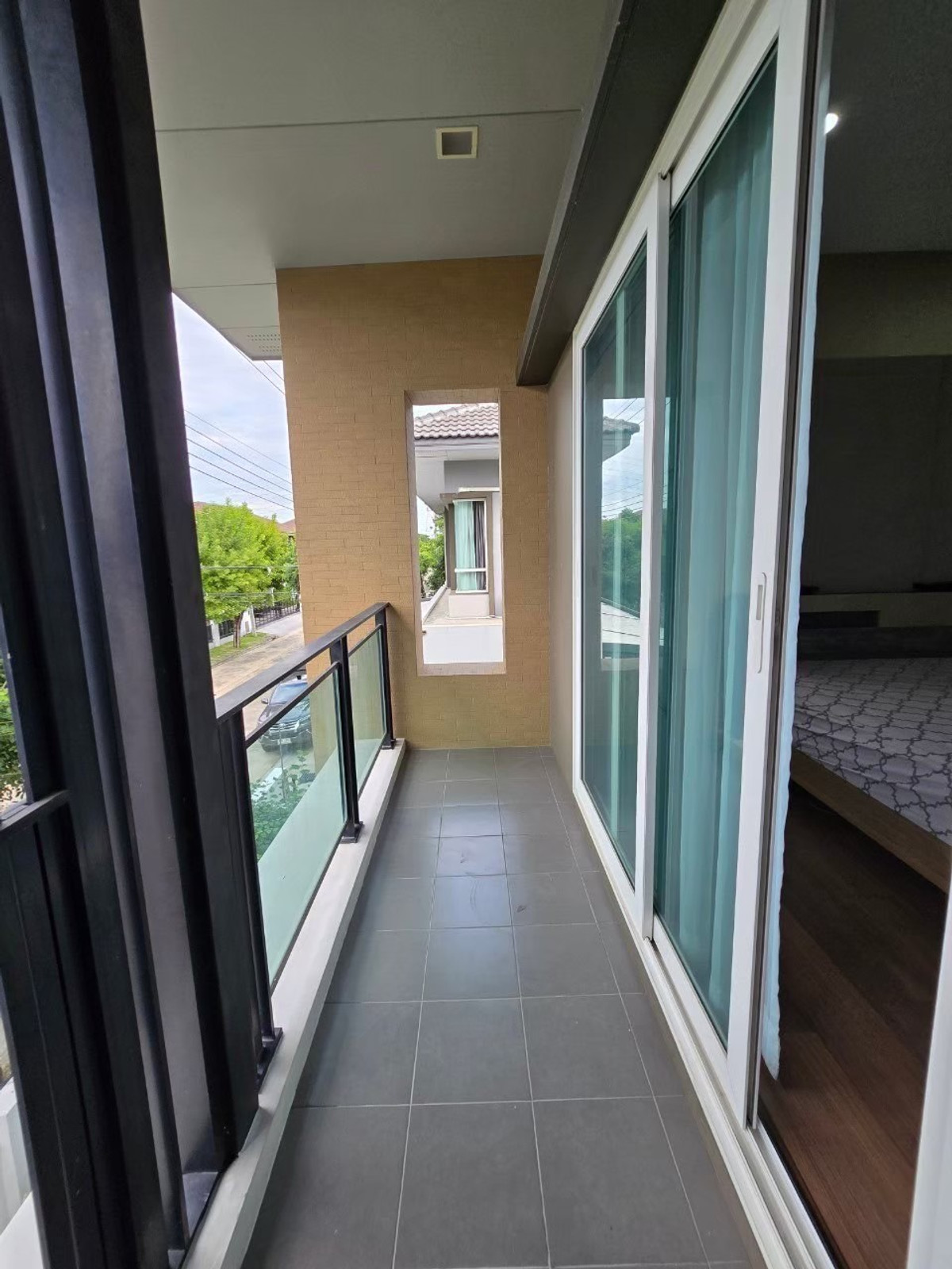 ขายบ้านบางนา แบริ่ง ลาซาล : คัดสรรสังคมคุณภาพ... เพื่อความเป็นส่วนตัวสูงสุดเพียง 99 ครอบครัวเท่านั้น