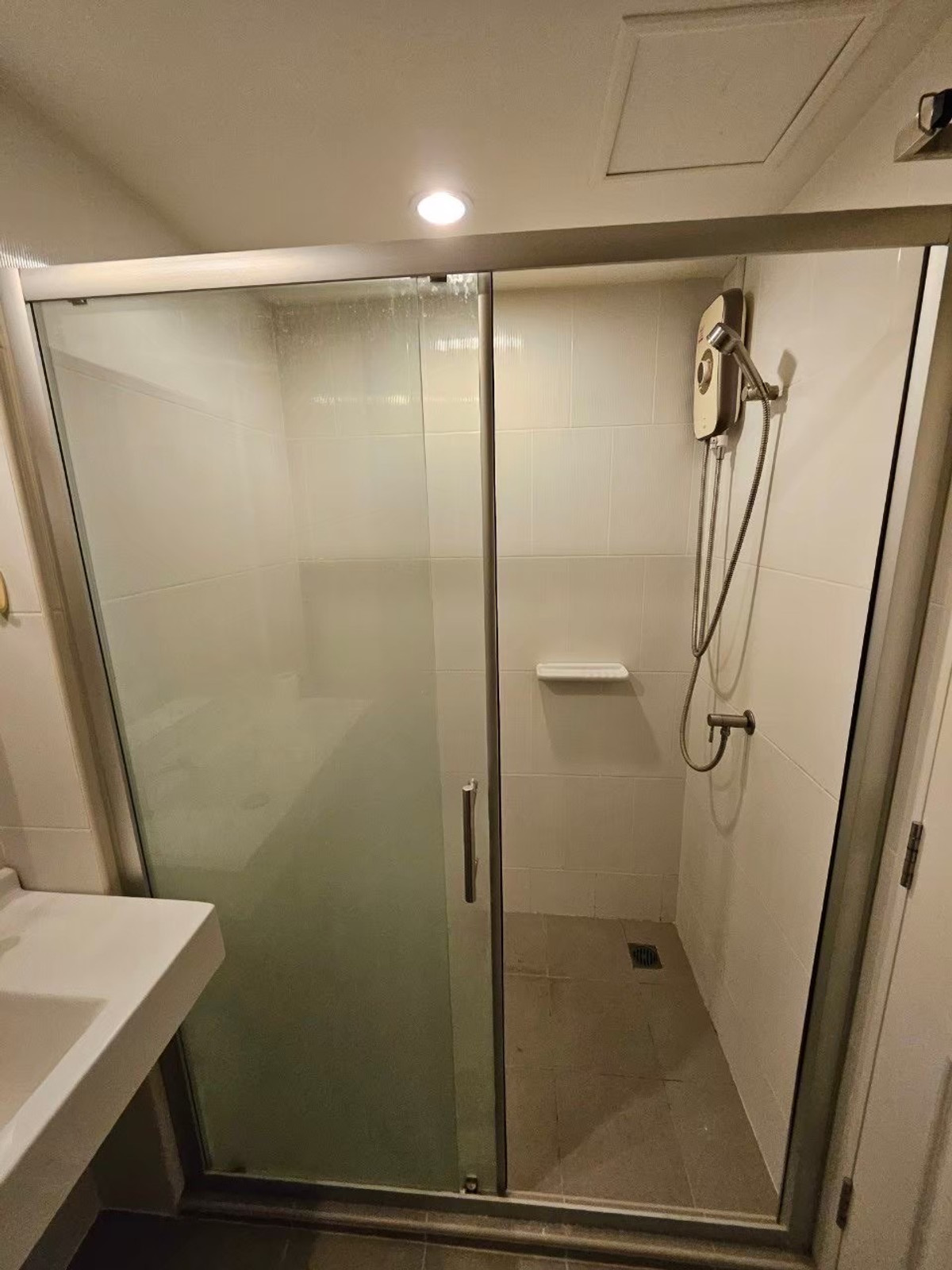 For RentCondoThaphra, Talat Phlu, Wutthakat : Urgently available room for rent: U Delight @Talat phlu Station (U Delight @Talat phlu Station). If interested in negotiating the price, add Line @condo168 (with @ in front as well)