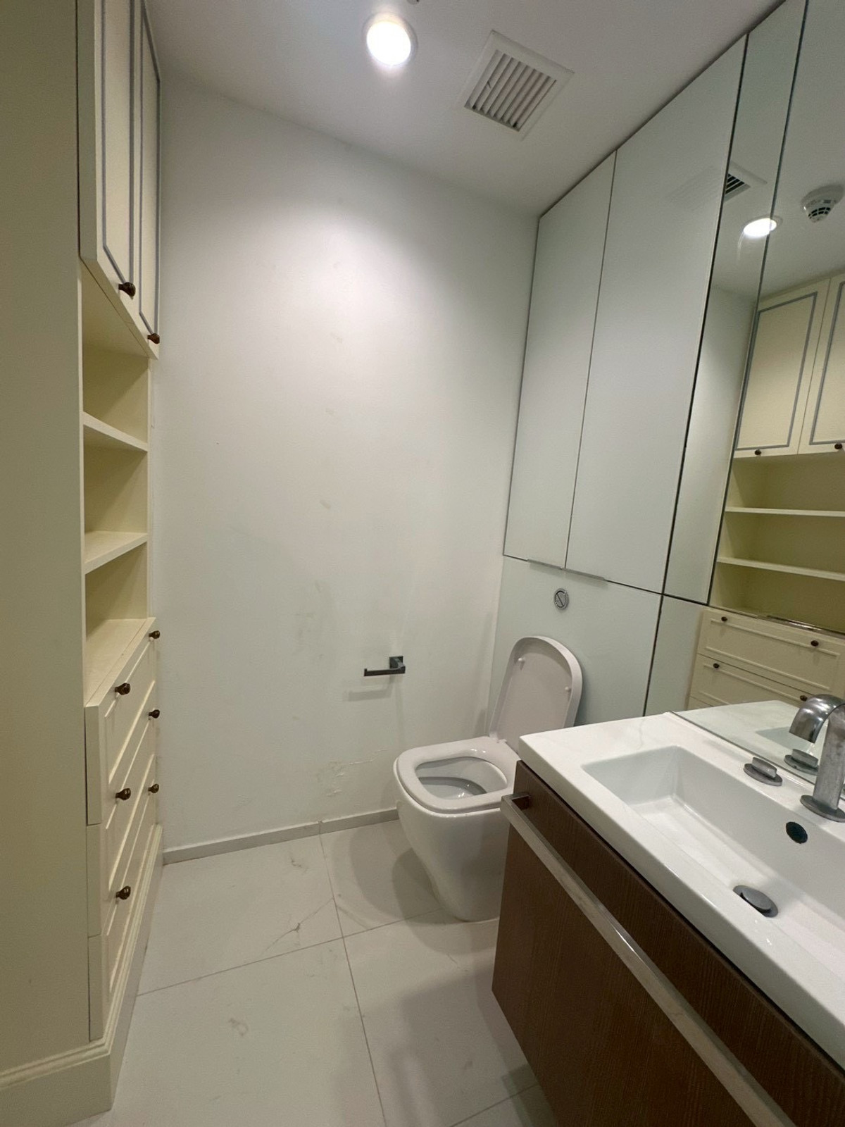 For RentCondoWitthayu, Chidlom, Langsuan, Ploenchit : 🏠✨ 185 Rajadamri | 1 Bedroom for Rent (HBH-ST-116)