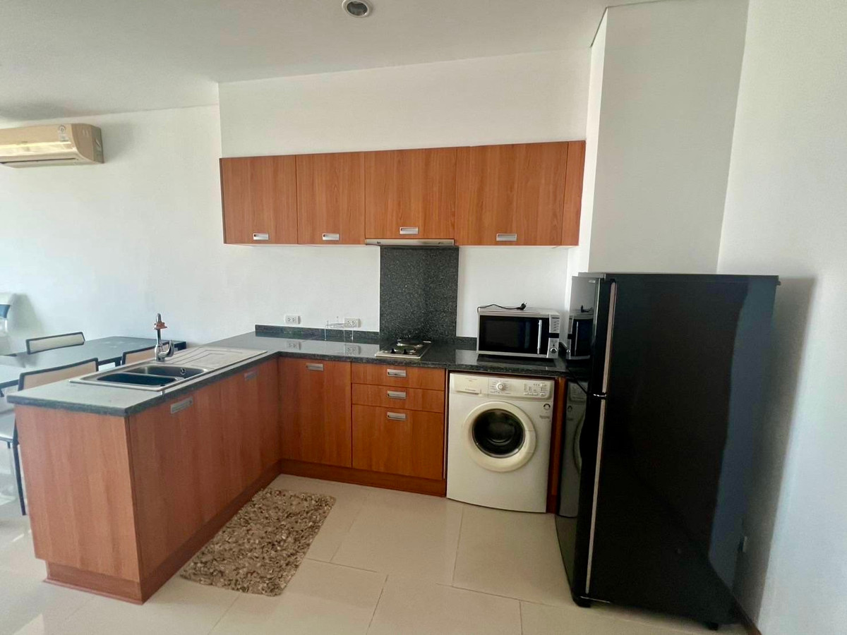 For RentCondoWongwianyai, Charoennakor : For rent, beautifully decorated room, 50 square meters, view of Icon Siam, Condo Villa Sathorn, next to BTS Krung Thonburi.