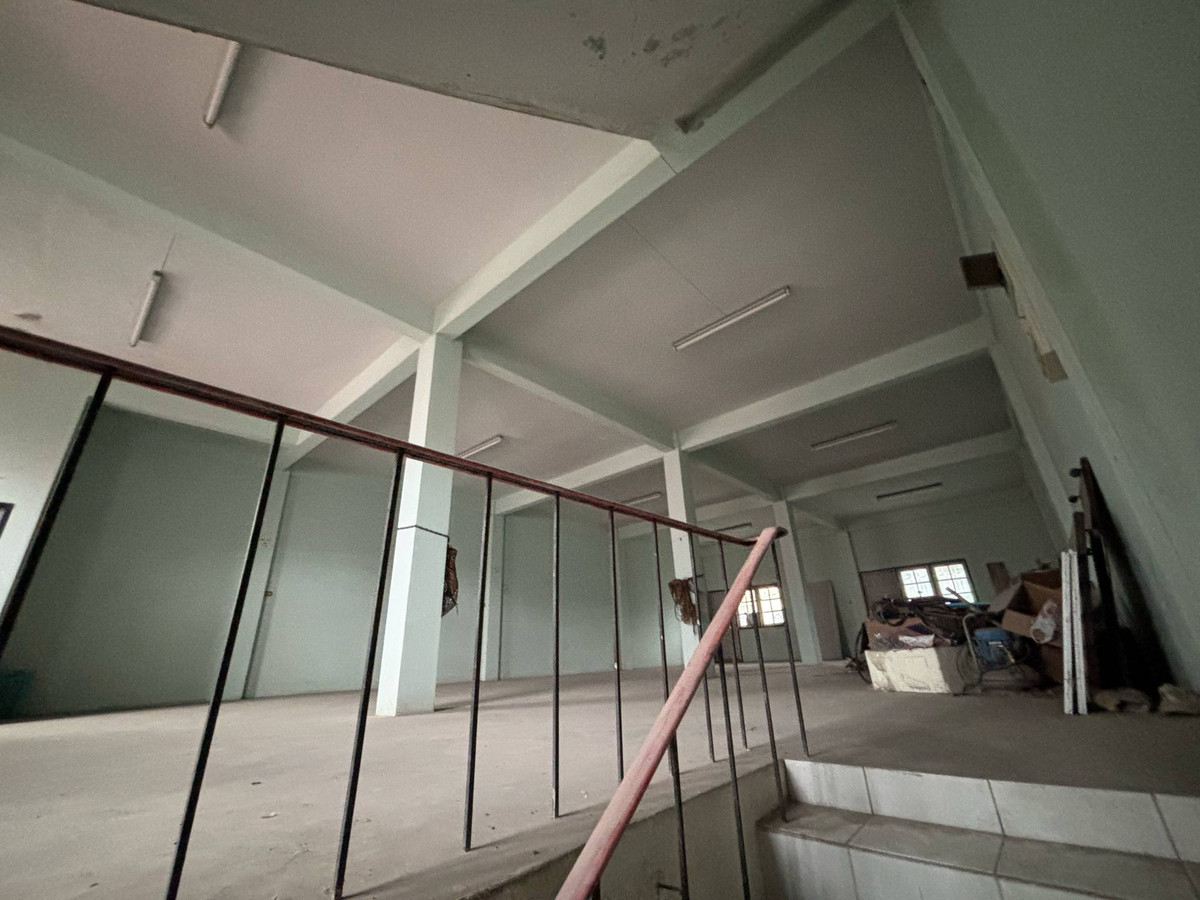 ขายอาคารพาณิชย์ระยอง : ขายอาคารพานิชย์ 3 ชั้นครึ่ง 3 ห้องน้ำ 1 ดาดฟ้า #มาบตาพุด เนื้อที่ 39.8 ตารางวา ที่ตั้ง :ต.มาบตาพุด อ.เมืองระยอง จ.ระยอง หน้ากว้าง 8 เมตร ยาว 16 เมตร  