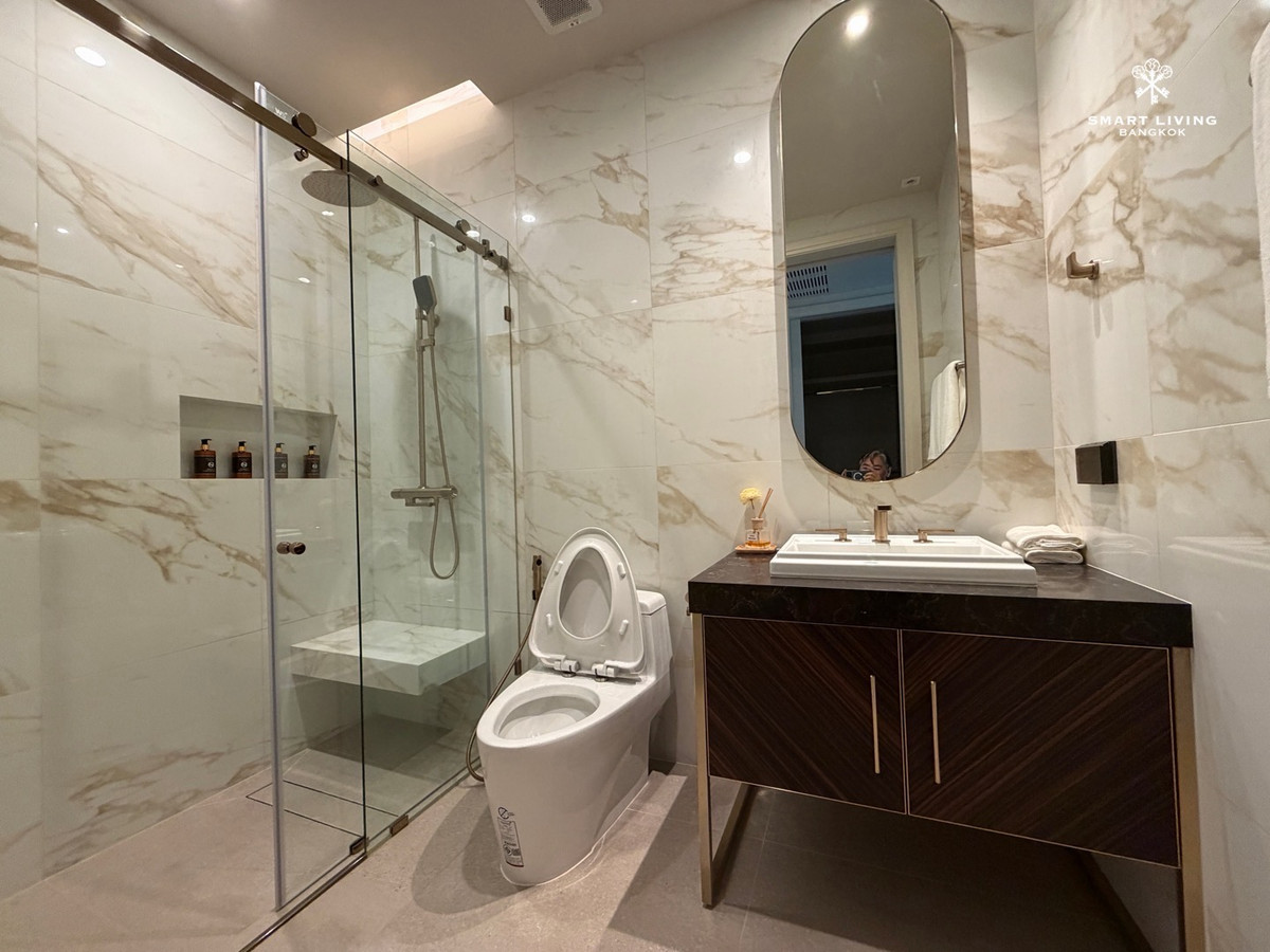 ขายบ้านแจ้งวัฒนะ เมืองทอง : บ้านหรูพร้อมลิฟต์ส่วนตัวและสระว่ายน้ำ ที่นิชดา โอนิกซ์ บ้านเดี่ยวกว้างขวาง ออกแบบในสไตล์ Art Deco หรูหรา สร้างด้วยวัสดุนำเข้าระดับพรีเมียม