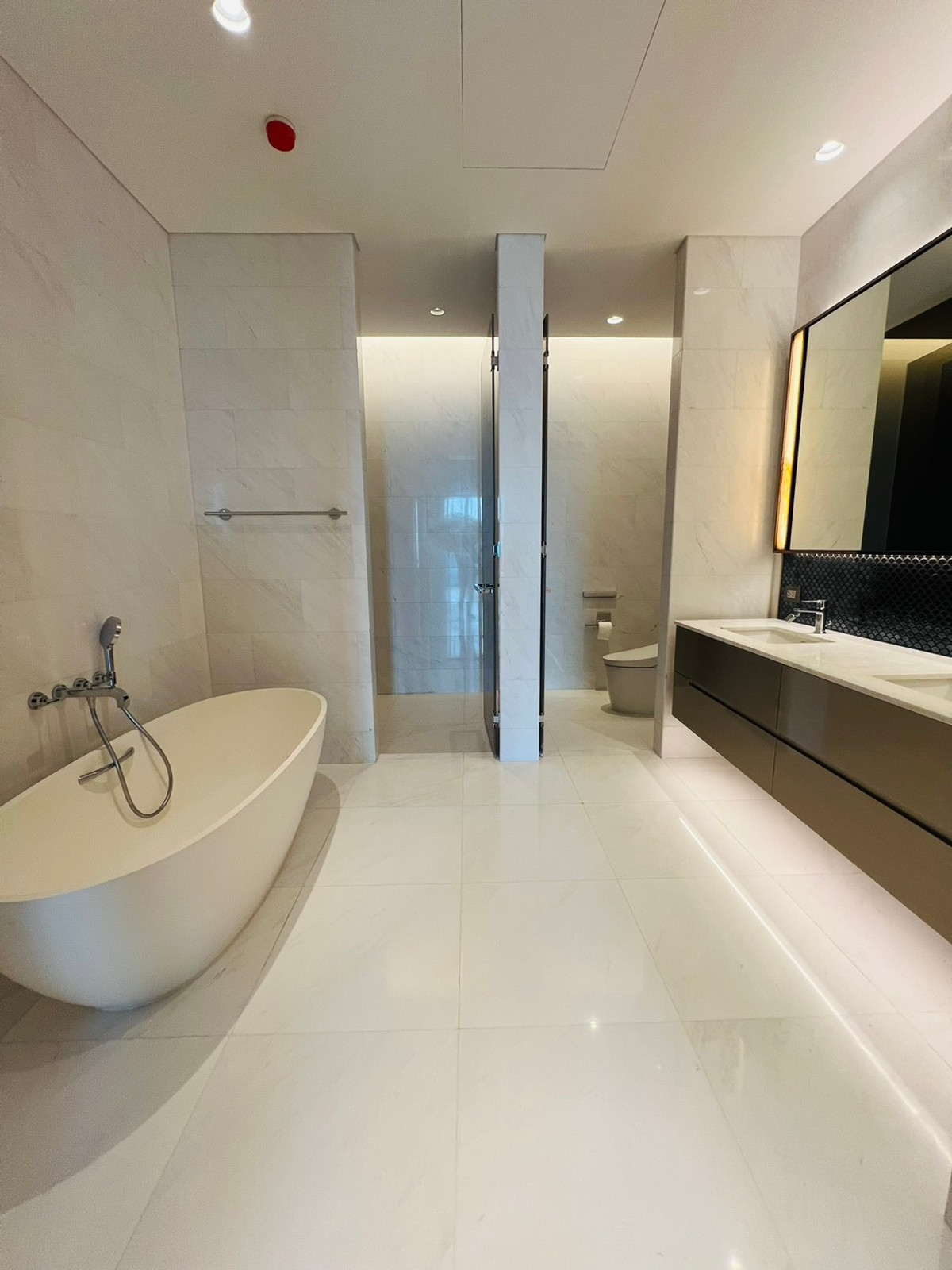 คอนโดวิทยุ ชิดลม หลังสวน : ✨ขาย/ให้เช่าคอนโดสุดหรูที่ The Residences at Sindhorn Kempinski 4 ห้องนอน พื้นที่กว้าง ตกแต่งสวย เฟอร์นิเจอร์ครบ ระเบียงใหญ่ วิวสวยมาก ใกล้ BTS ราชดำริ