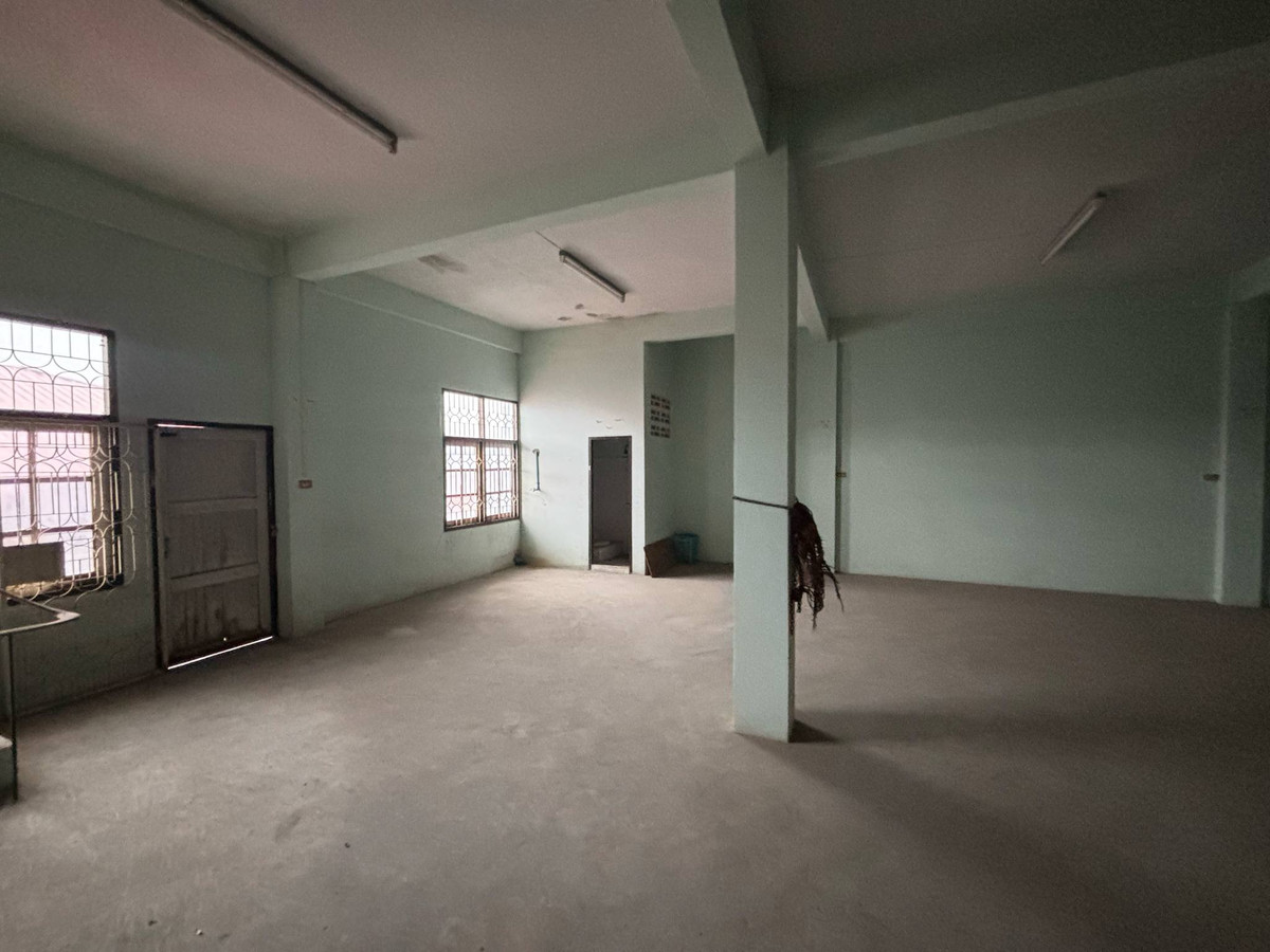 ขายอาคารพาณิชย์ระยอง : ขายอาคารพานิชย์ 3 ชั้นครึ่ง 3 ห้องน้ำ 1 ดาดฟ้า #มาบตาพุด เนื้อที่ 39.8 ตารางวา ที่ตั้ง :ต.มาบตาพุด อ.เมืองระยอง จ.ระยอง หน้ากว้าง 8 เมตร ยาว 16 เมตร  