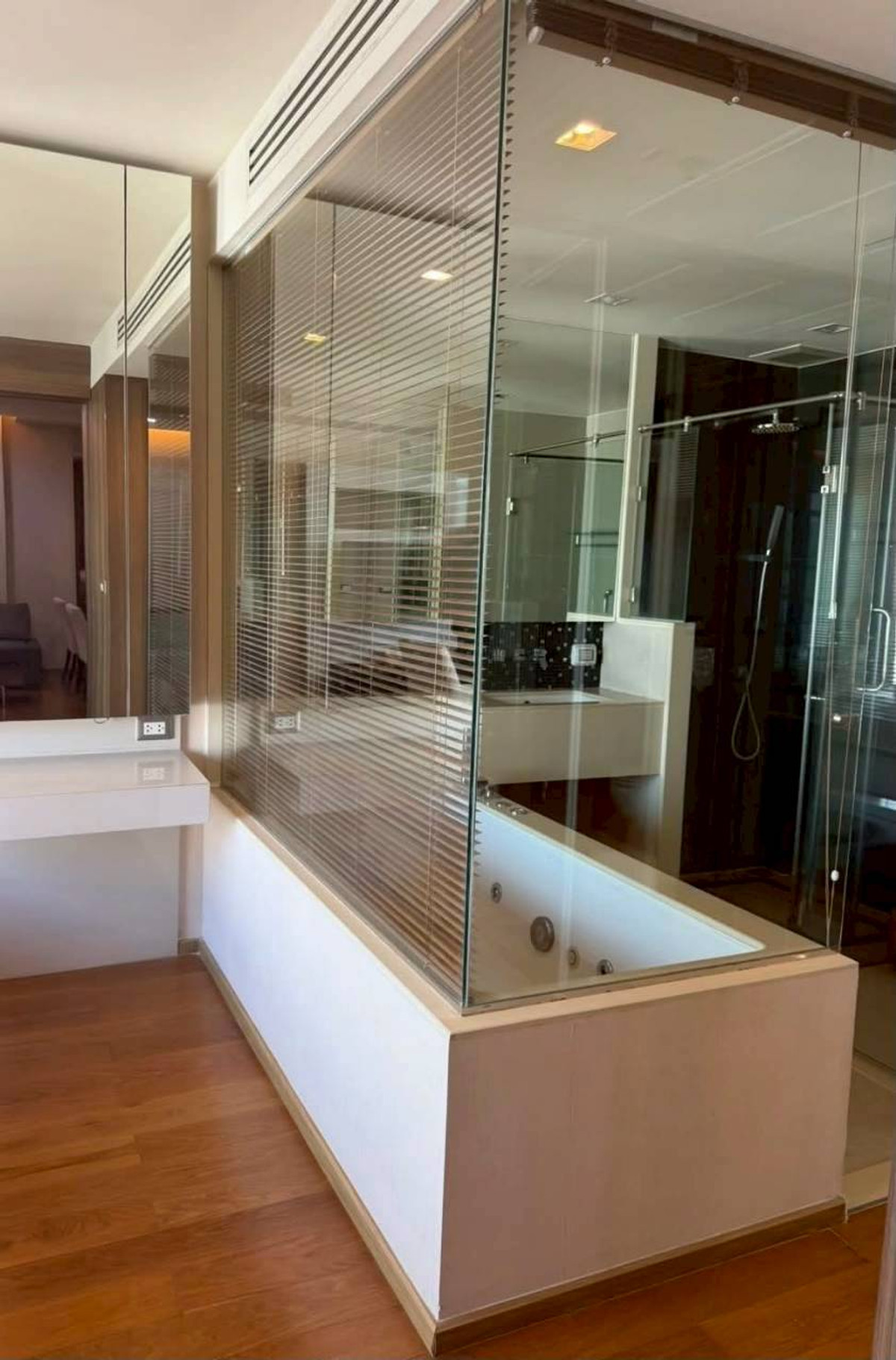 For RentCondoSathorn, Narathiwat : ✅ DADS112 ✅ Line : @p2nproperty