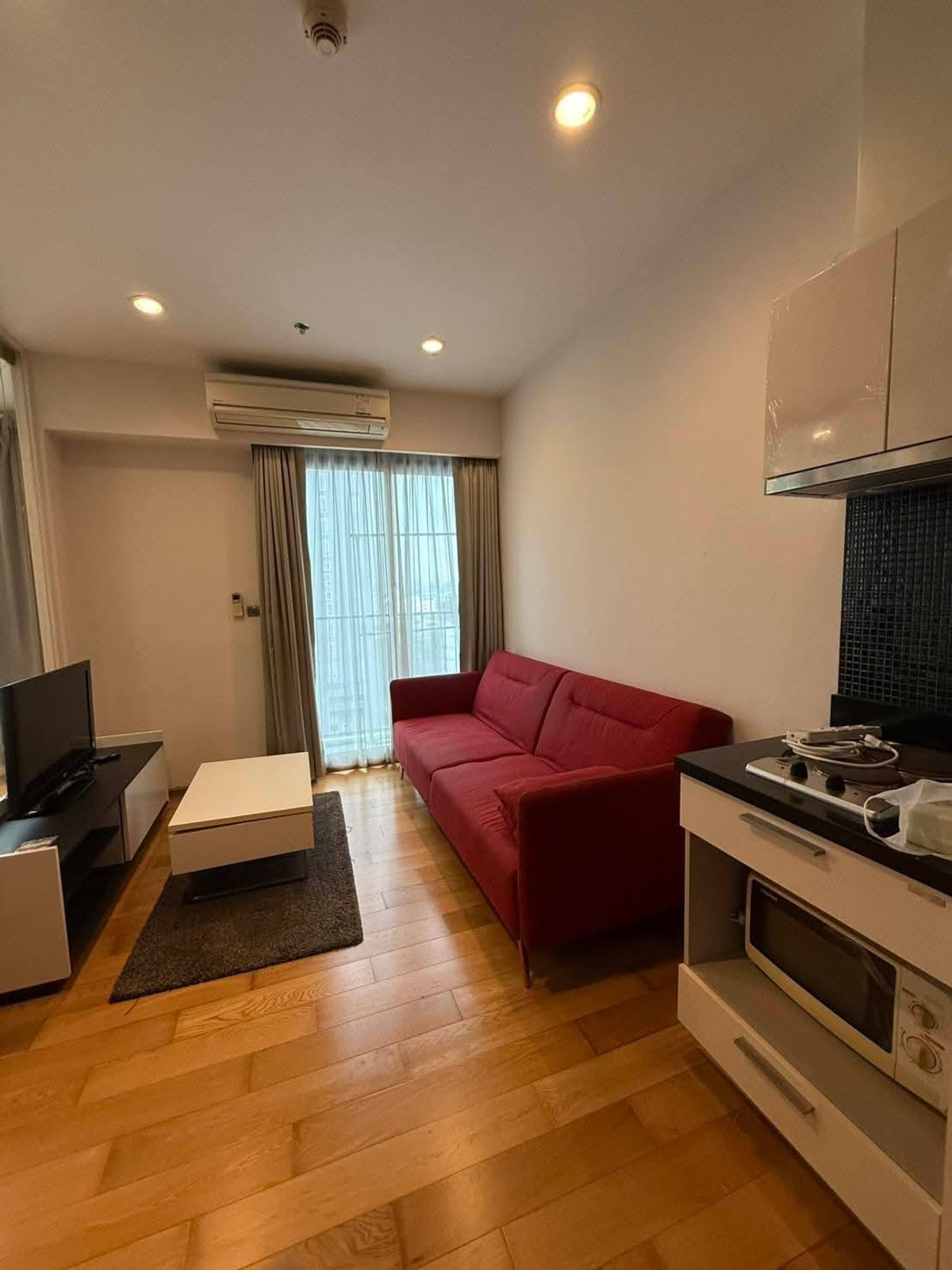 For RentCondoWongwianyai, Charoennakor : Fuse Sathorn Taksin next to BTS Wongwian Yai, available and ready for rent.