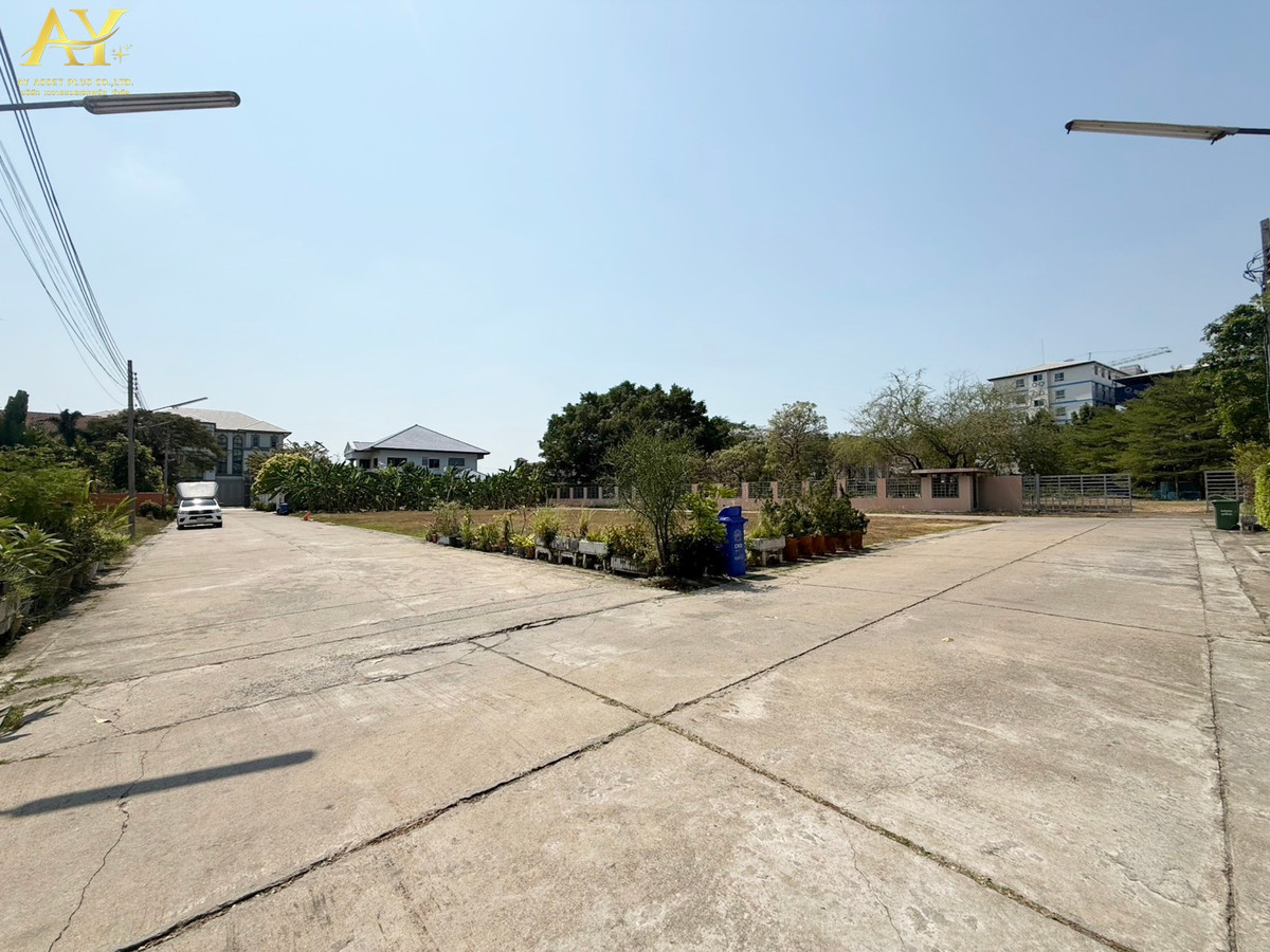 For SaleLandChaengwatana, Muangthong : Urgent sale‼️ Land in prime location, 4 plots✨ 1-1-25.7 rai, Chaengwattana - Pak Kret Soi 28, behind Central Chaengwattana, only 63,084,000 baht 🔥🔥🔥 (120,000 / sq m.)