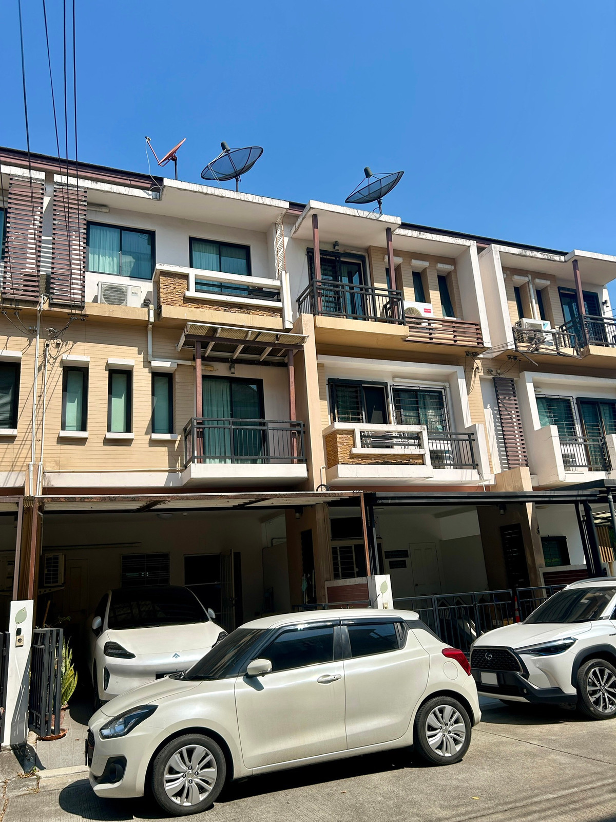 ให้เช่าทาวน์โฮมพัฒนาการ ศรีนครินทร์ : TIME HOME RAMA 9 – HUA MAK | SPACIOUS TOWNHOME | 3 BED 3 BATH | 2 PARKING