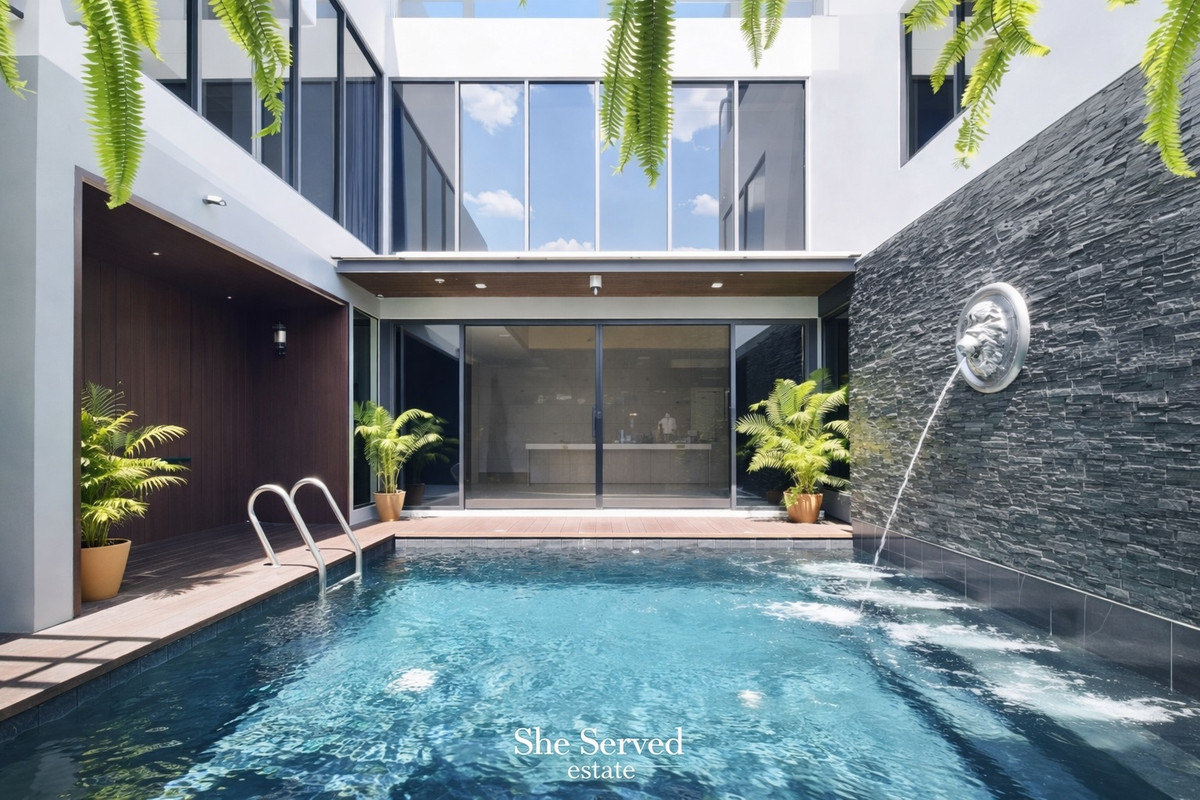 ขายบ้านพระราม 9 เพชรบุรีตัดใหม่ RCA : ◈ For Sale | 3-Storey Detached House with Private Swimming Pool◈ Soi Inthamara 28, Din Daeng • 489.15 sq.m. • 5 Bedrooms 5 Bathrooms