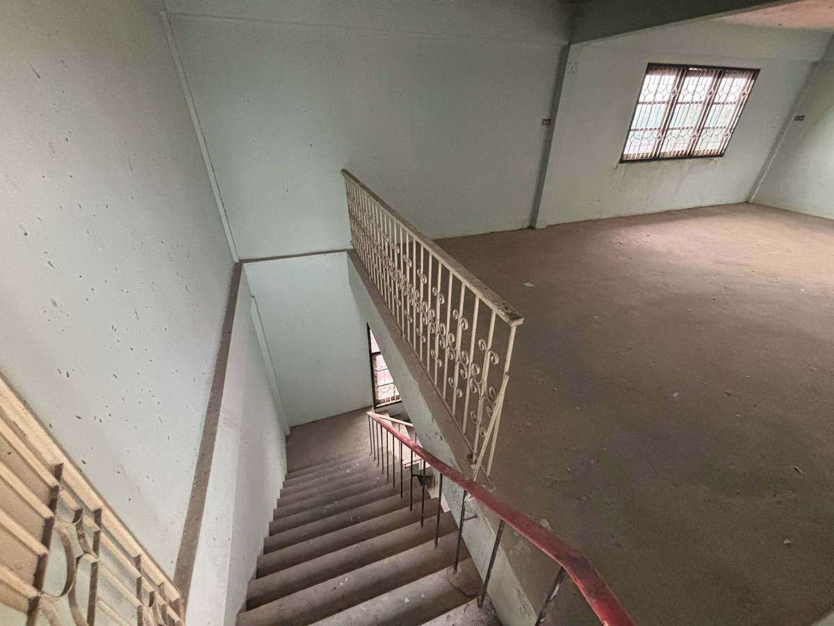 ขายอาคารพาณิชย์ระยอง : ขายอาคารพานิชย์ 3 ชั้นครึ่ง 3 ห้องน้ำ 1 ดาดฟ้า #มาบตาพุด เนื้อที่ 39.8 ตารางวา ที่ตั้ง :ต.มาบตาพุด อ.เมืองระยอง จ.ระยอง หน้ากว้าง 8 เมตร ยาว 16 เมตร  