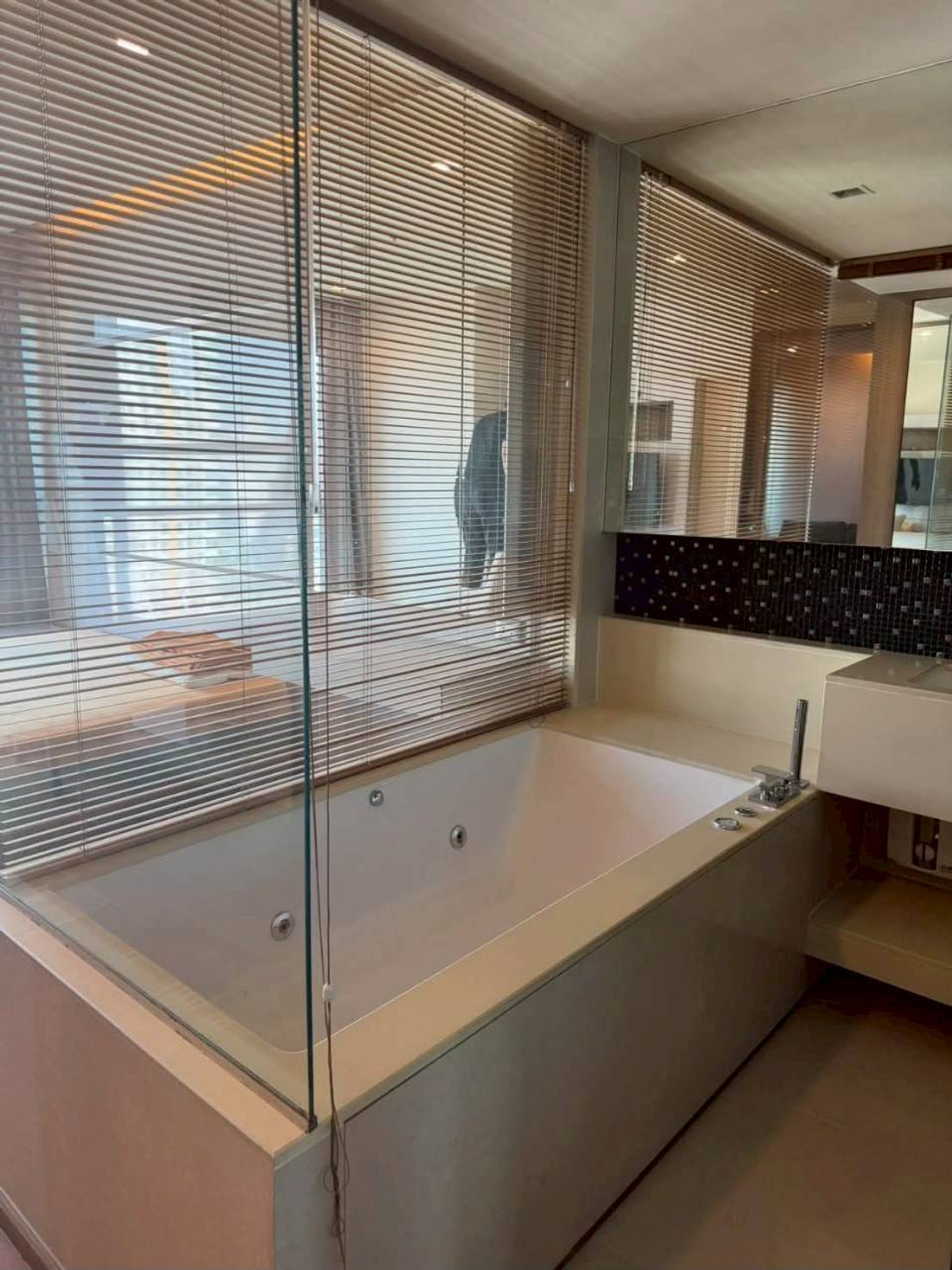 For RentCondoSathorn, Narathiwat : ✅ DADS112 ✅ Line : @p2nproperty