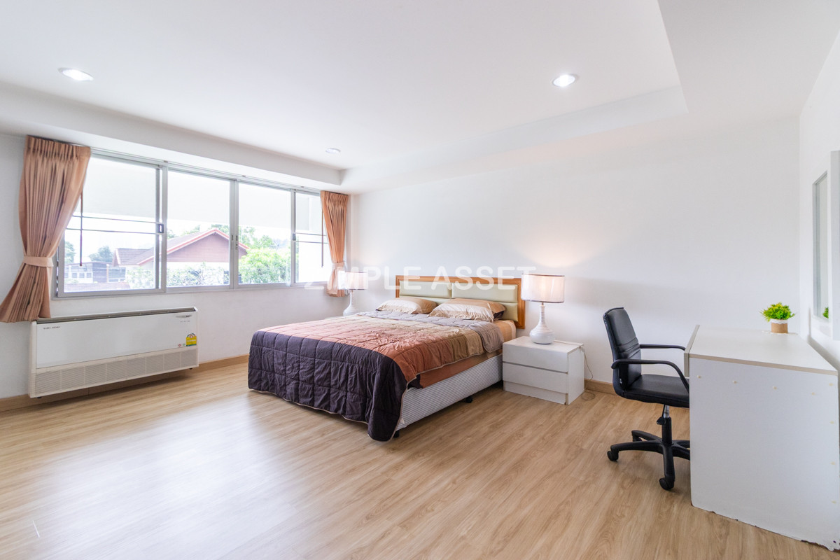 For RentSukhumvit, Asoke, Thonglor : Line ID: @zimple_asset  Pet-Friendly 2-Bedroom Apartment in Soi Pridi Banomyong 27 Spacious unit with full furniture in a quiet and private area. Convenient access via Sukhumvit 71, Ekkamai, and Thonglor.