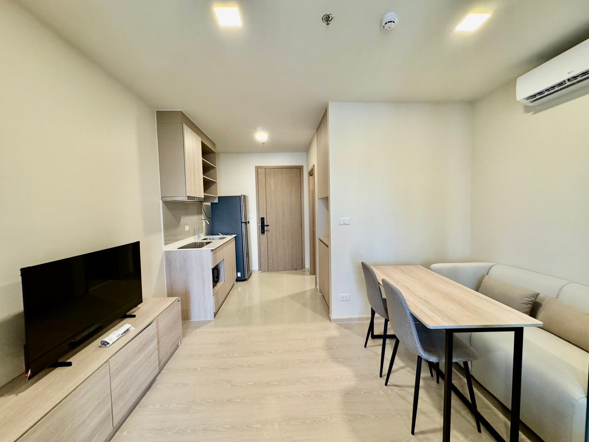 For RentCondoWongwianyai, Charoennakor : River view from the room! 🌊 FLO by Sansiri (new project) beautiful room, high floor, good direction, cool breeze all day. Fully furnished, ready to carry your bags and move in.