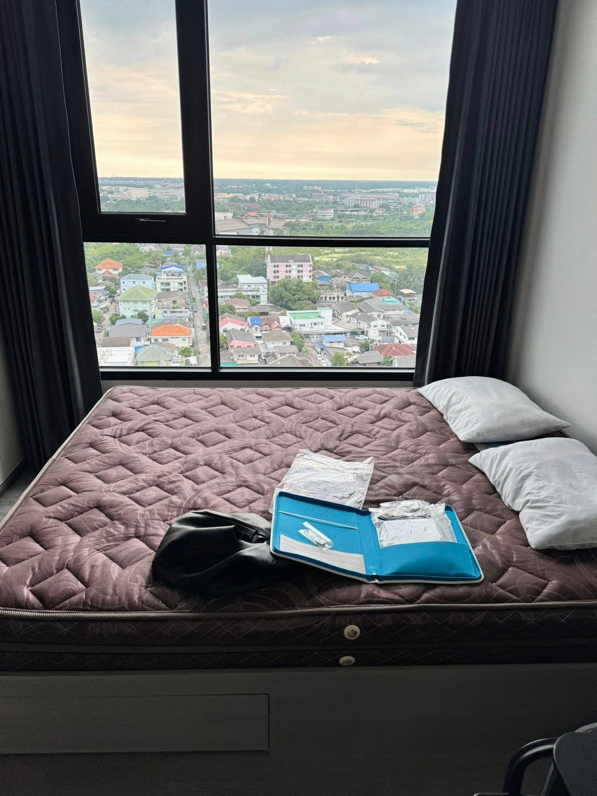 For RentCondoSamut Prakan,Samrong : For Rent ✨ THE ORIGIN SUKHUMVIT - SAILUAT E22 STATION ✨ Fully furnished with appliances.