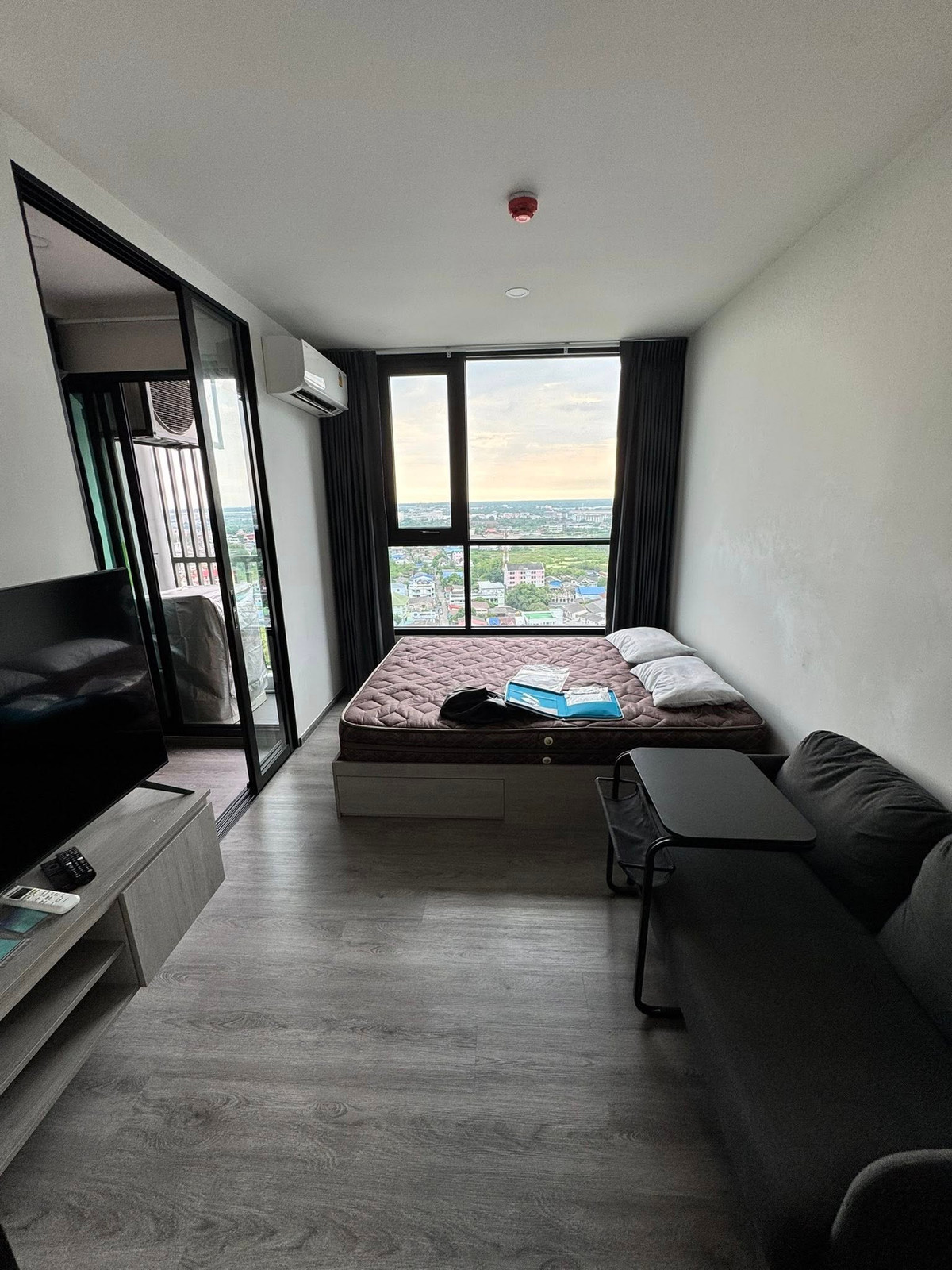 For RentCondoSamut Prakan,Samrong : For Rent ✨ THE ORIGIN SUKHUMVIT - SAILUAT E22 STATION ✨ Fully furnished with appliances.