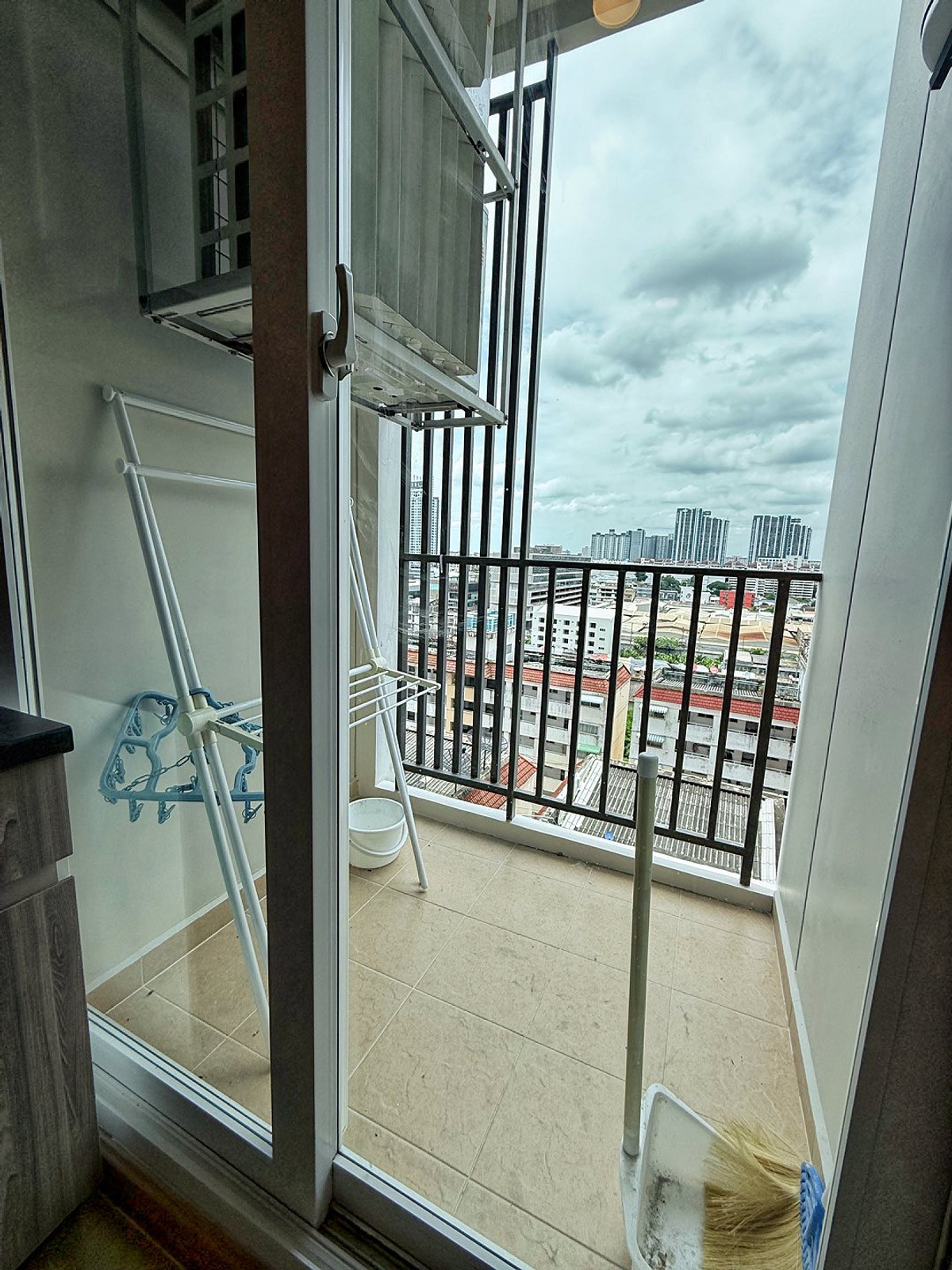 For RentCondoRamkhamhaeng, Hua Mak : PFD-07944 For rent Supalai Veranda Ramkhamhaeng, next to MRT, orange, 1 bedroom, 35 sq m., 7th floor, Building B.