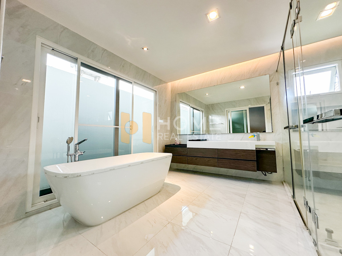 ขายบ้านบางนา แบริ่ง ลาซาล : Rare Item! บ้านหน้าทะเลสาบ วิวหลักล้าน 🏞️ มัณฑนา 2 บางนา กม.7 / 4 ห้องนอน (ขาย), Mantana 2 Bangna Km.7 / 4 Bedrooms (FOR SALE) YOK047