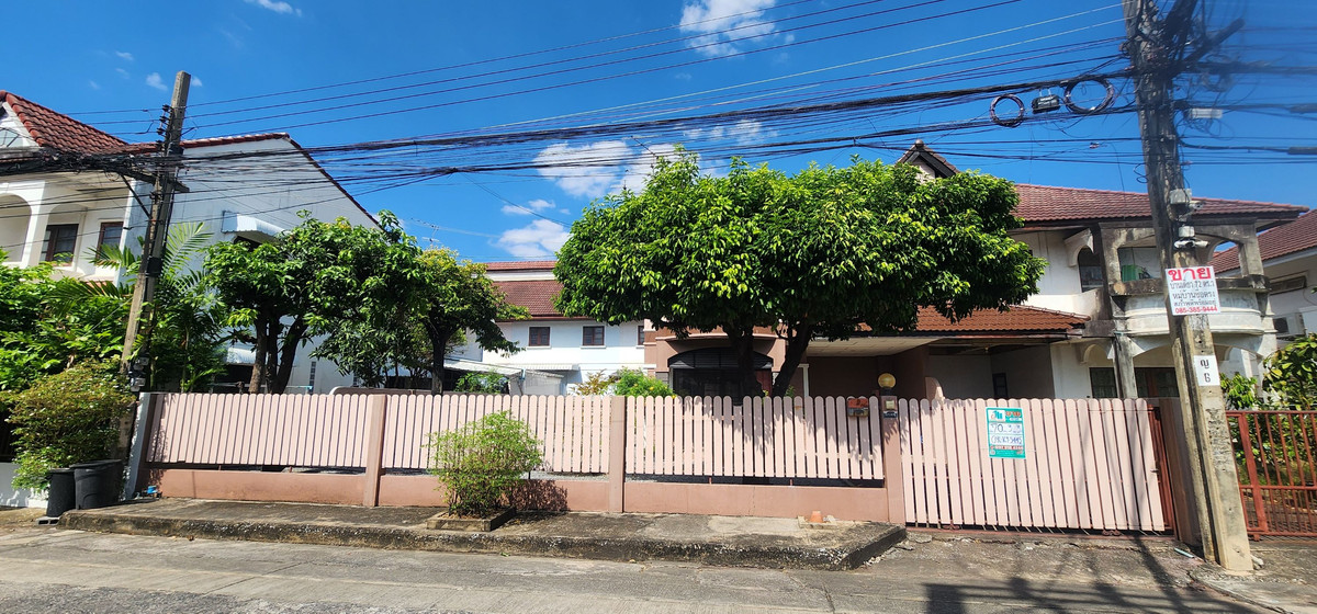 For SaleNonthaburi, Bang Yai, Bangbuathong : 2-story semi-detached house for sale, Suetrong Project, Rattanathibet - Sai Ma, empty house, good condition. Ready for the new owner to decorate or renovate according to style.