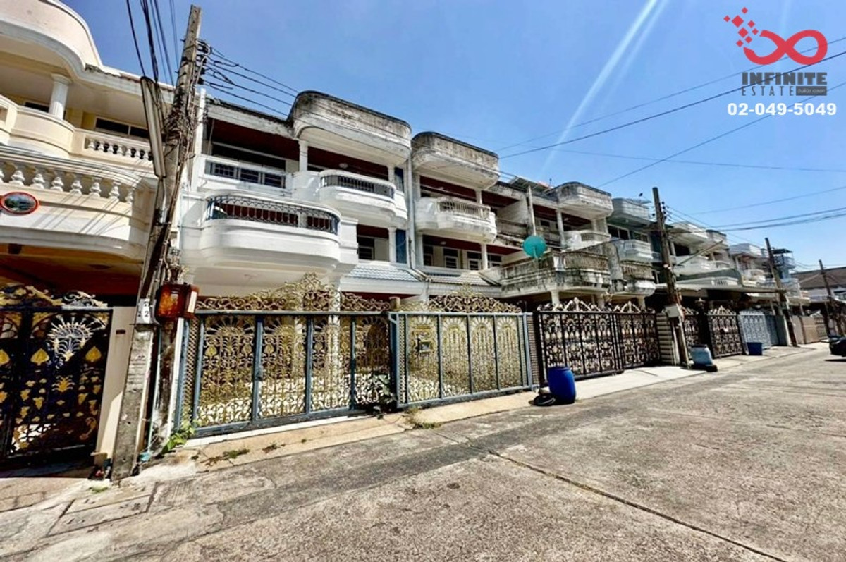 For SaleTownhomePinklao, Charansanitwong : Townhome for sale, 3.5 floors, Borommaratchachonnani 11, near Central Pinklao, Bangkok Noi, 46 sq m, 6 bedrooms.