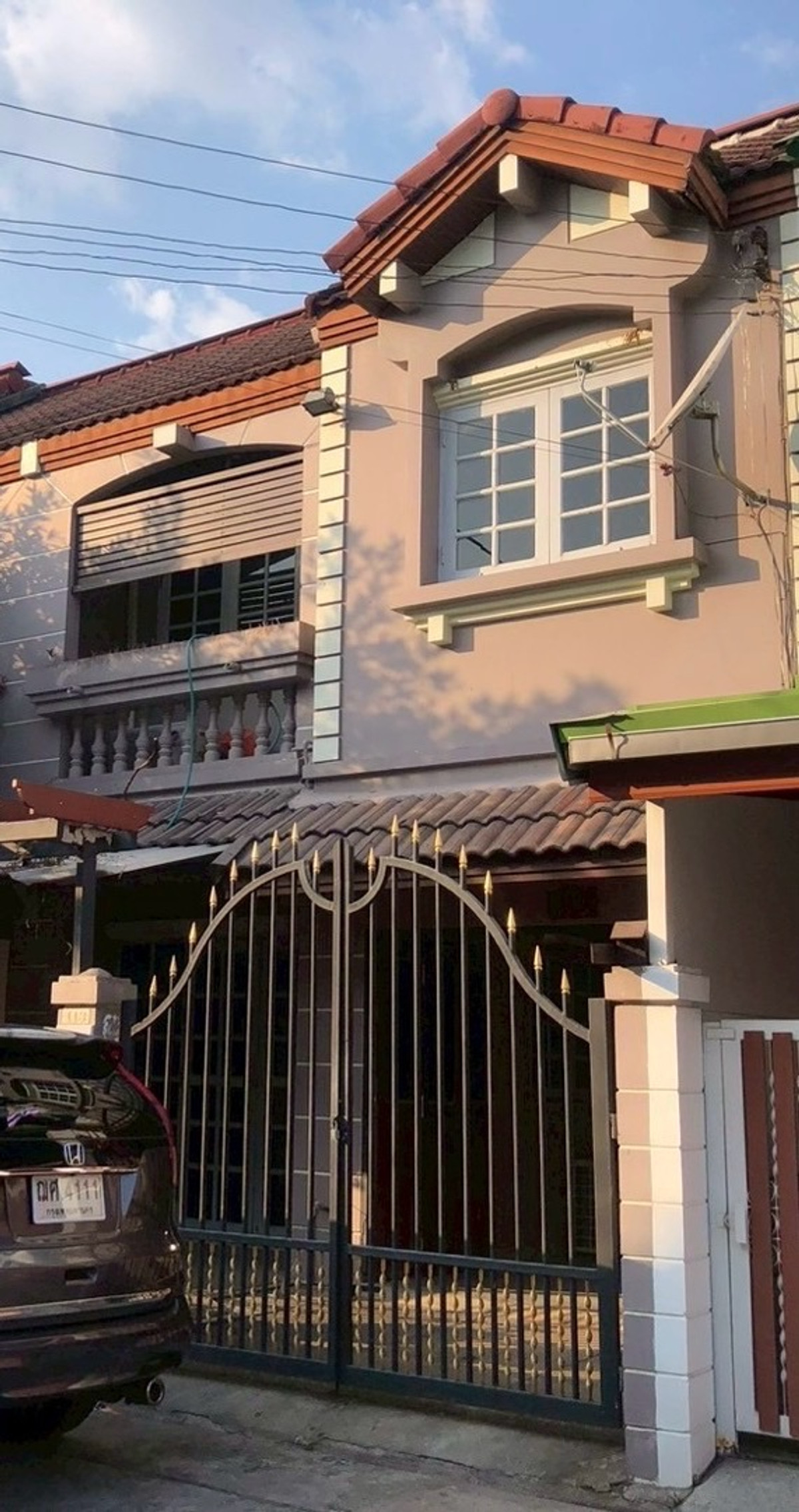 For RentTownhomeRattanathibet, Sanambinna : Townhouse, 3 bedrooms, 2 bathrooms, near the Purple Line. Bang Kraso Station is only 500 meters.