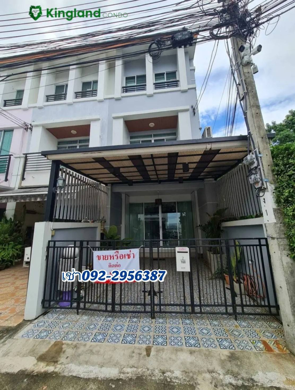 For RentTownhomeRamkhamhaeng, Hua Mak : #For rent: 3-story townhome, fully furnished, ready to move in, Baan Klang Muang The Paris, Krungthep Kreetha - Ramkhamhaeng 60, has 3 bedrooms | 3 bathrooms | 2 car parking spaces, 1 hall | 1 kitchen. Rent 20,000 baht/month.