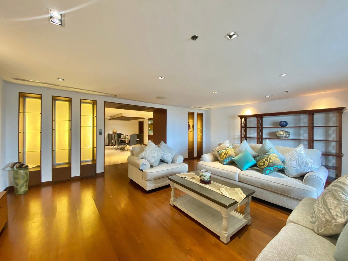 For RentCondoNana, North Nana,Sukhumvit13, Soi Nana : For Rent 3 Bed 3 Bath Condo Kallista Mansion Sukhumvit 11