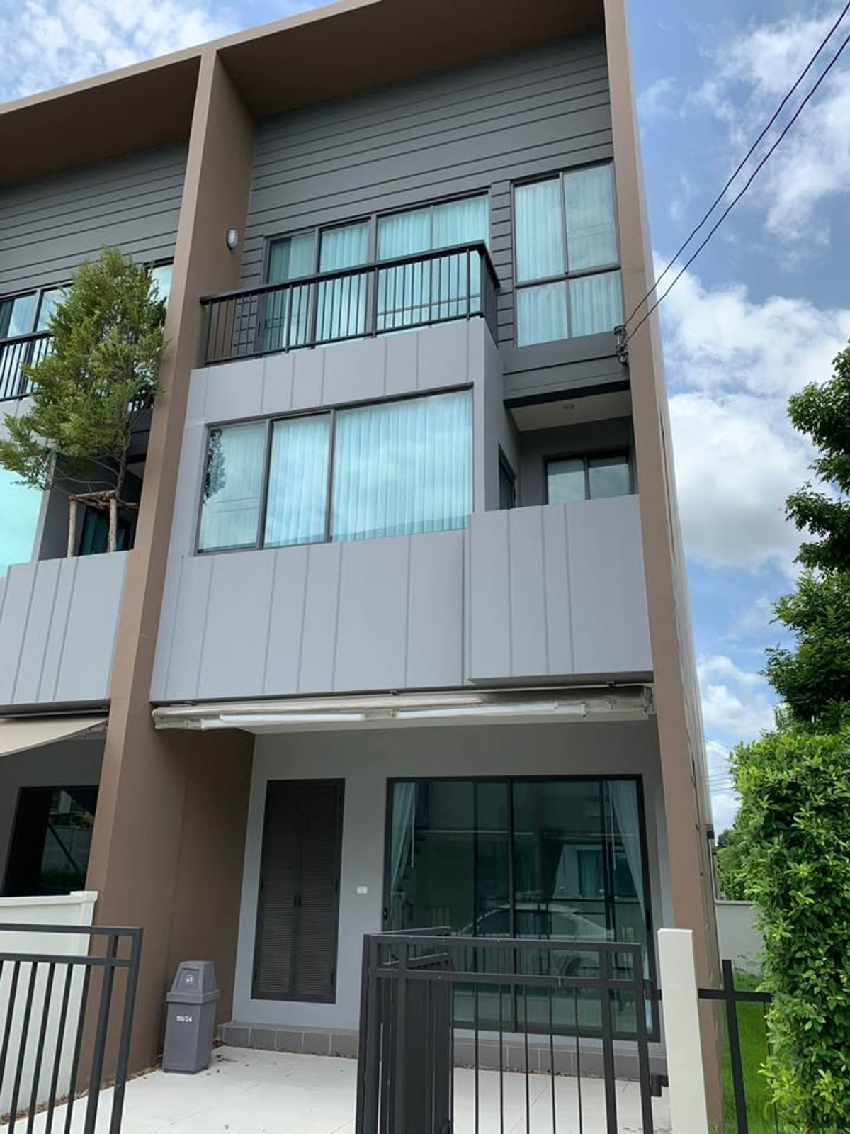 ให้เช่าทาวน์โฮมพระราม 5 ราชพฤกษ์ บางกรวย : ให้เช่าราคาดีที่สุดบ้านกลางเมืองราชพฤกษ์ ใกล้เซ็นทรัลราชพฤกษ์ หลังมุม 3 ชั้น อารมณ์บ้านเดี่ยว โครงการเงียบเป็นส่วนตัว ตอบไว0649742441