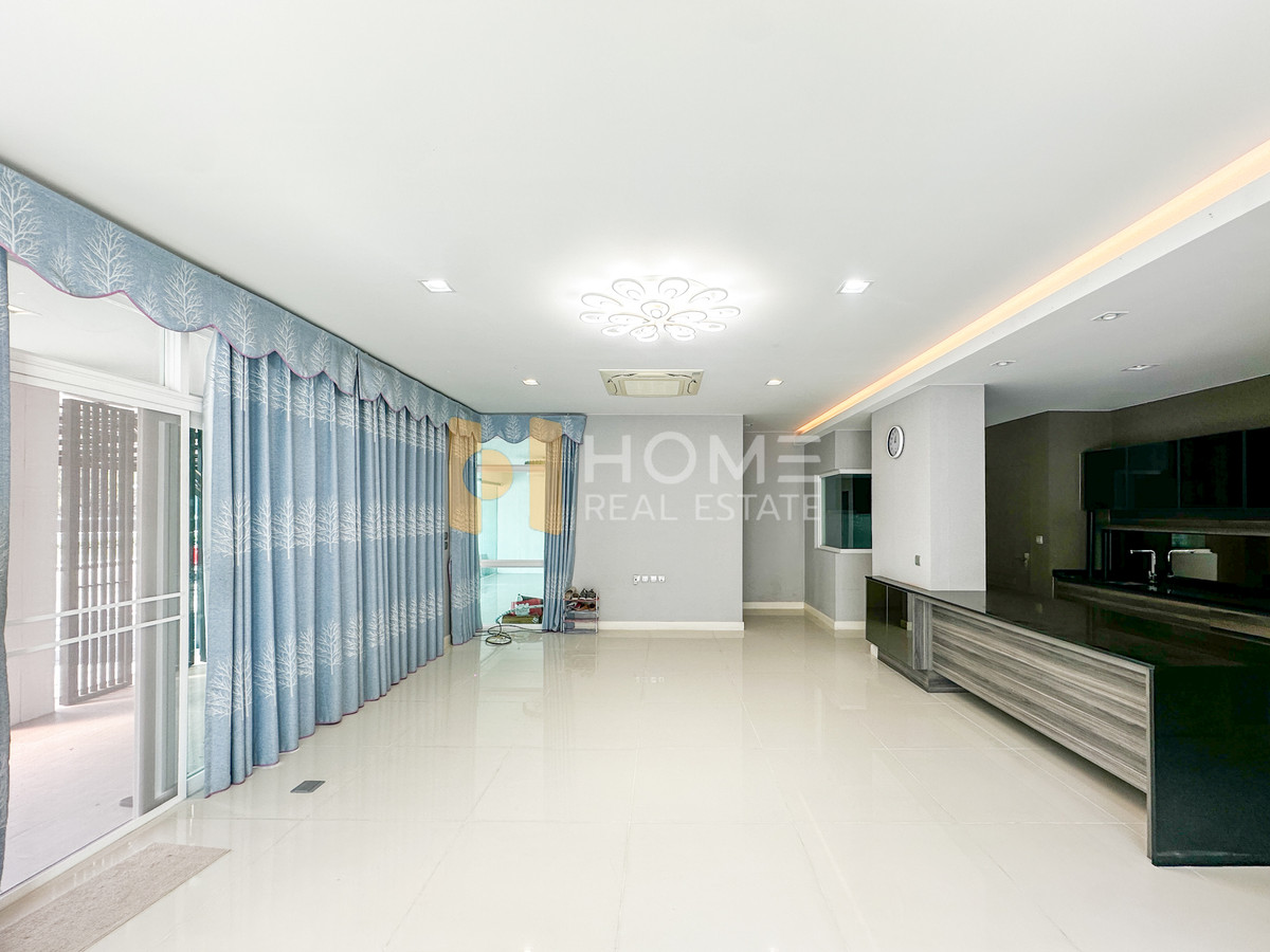 ขายบ้านบางนา แบริ่ง ลาซาล : Rare Item! บ้านหน้าทะเลสาบ วิวหลักล้าน 🏞️ มัณฑนา 2 บางนา กม.7 / 4 ห้องนอน (ขาย), Mantana 2 Bangna Km.7 / 4 Bedrooms (FOR SALE) YOK047