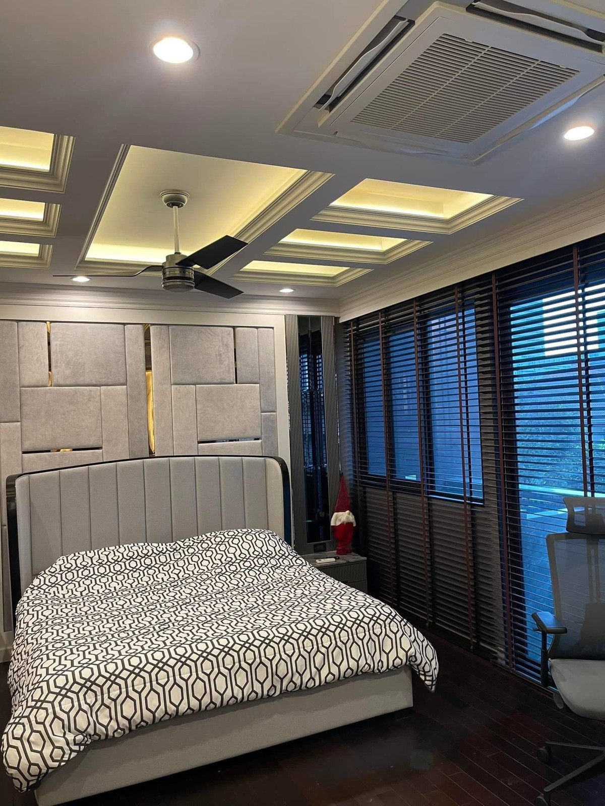 ให้เช่าทาวน์โฮมลาดพร้าว เซ็นทรัลลาดพร้าว : ให้เช่าทาวน์โฮมหรู 3.5 ชั้น The Eight ( จตุจักร-รัชดา ) สไตล์โมเดิร์น Privacy Residence ฟิตเนสครบวงจร ระบบสายไฟลงดิน