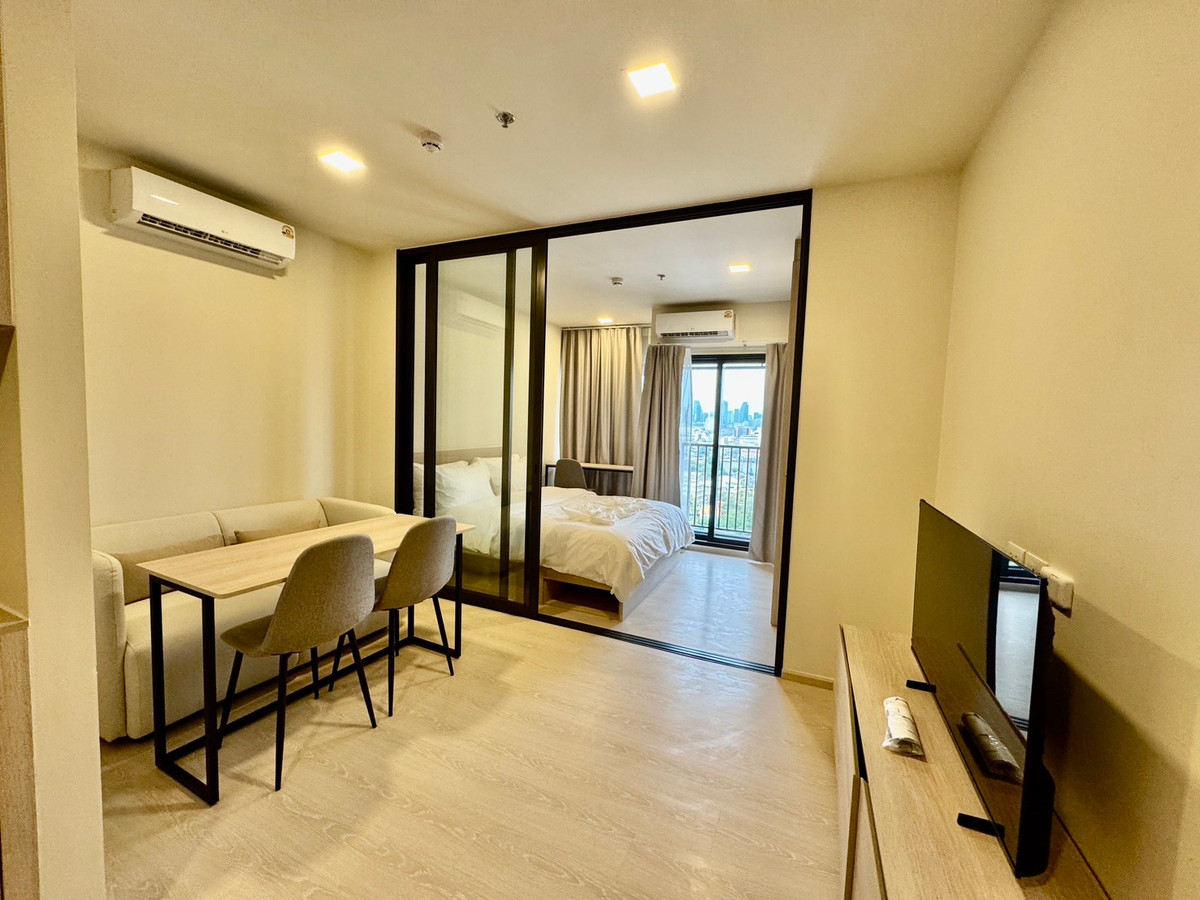 For RentCondoWongwianyai, Charoennakor : River view from the room! 🌊 FLO by Sansiri (new project) beautiful room, high floor, good direction, cool breeze all day. Fully furnished, ready to carry your bags and move in.