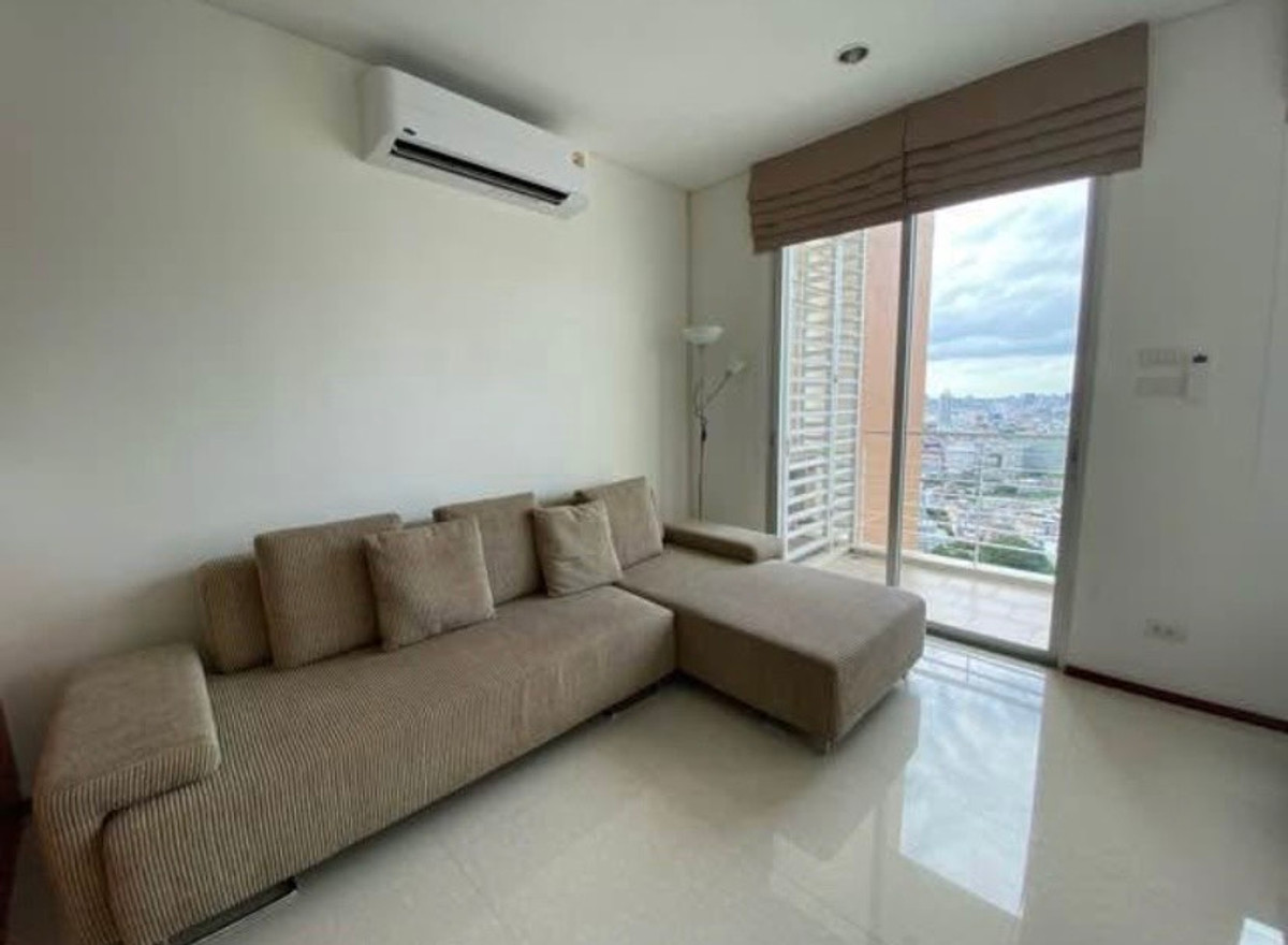 For RentCondoWongwianyai, Charoennakor : Best Price ‼️Villa Sathorn for rent, beautiful room, high floor, city view, very good price.