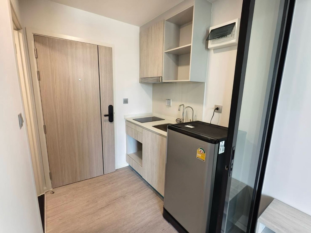 For RentCondoBangna, Bearing, Lasalle : New room, never passed by a tenant, Condo for rent Atmoz Tropicana Bangna (Atmoz Tropicana Bangna) Room size: 23 sq m Floor: 4 Building/Building: C Price: 8,500 baht Nearby places: Yellow Line MRT.