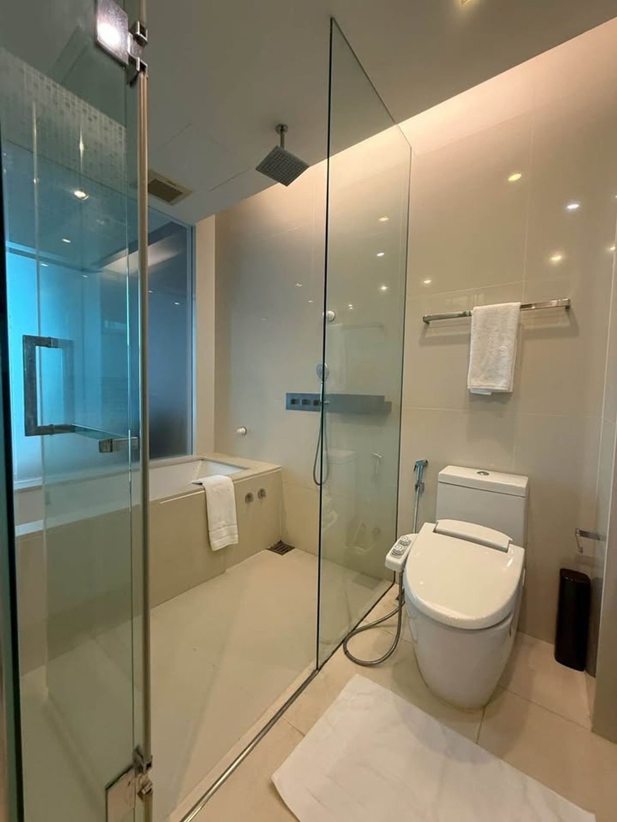 ให้เช่าคอนโดสุขุมวิท อโศก ทองหล่อ : ให้เช่า The Room Sukhumvit 21 ราคา 35,000 บาท [NCr260213]