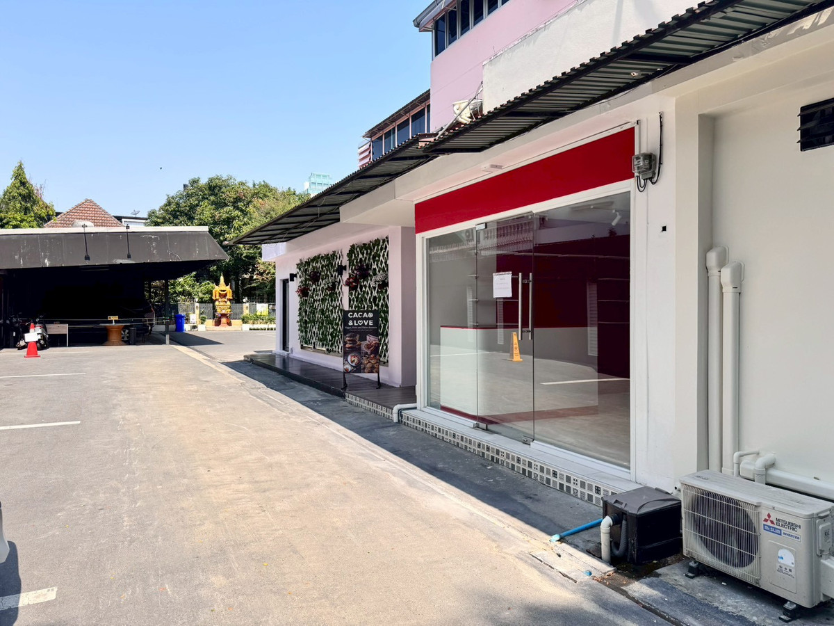 ให้เช่าร้านค้า/ตลาดนัดสุขุมวิท อโศก ทองหล่อ : ให้เช่าพื้นที่ร้านค้า ทองหล่อ13 เข้าซอยเพียง 100 เมตร ทำเลดี เหมาะทำธุรกิจ (N.1985)