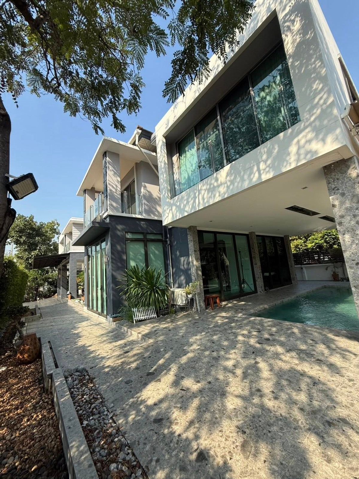 For RentHouseLadkrabang, Suwannaphum Airport : Perfect Masterpiece✨ - spacious area, 5 bedrooms | private swimming pool | 176 sq m, only 190k🔥