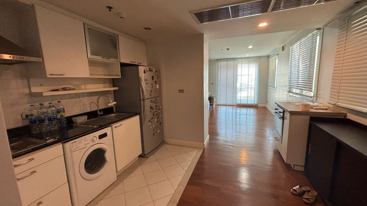 For SaleCondoSilom, Saladaeng, Bangrak : Condo for sale Baan Siri Silom, near BTS Surasak, near Bangkok Christian School.